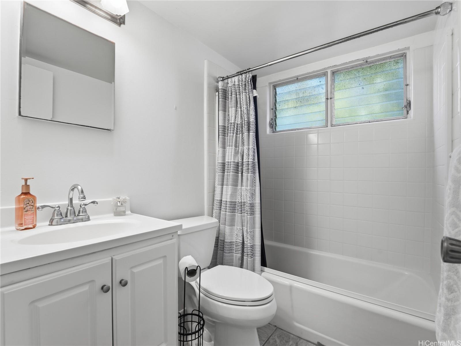 2175  Ahaku Place Waialae Nui Rdge, Diamond Head home - photo 22 of 25