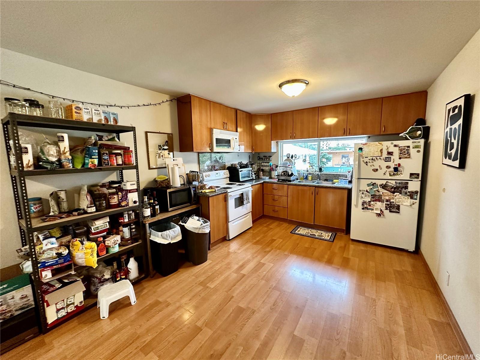 2205  Fern St Moiliili, Honolulu home - photo 3 of 13