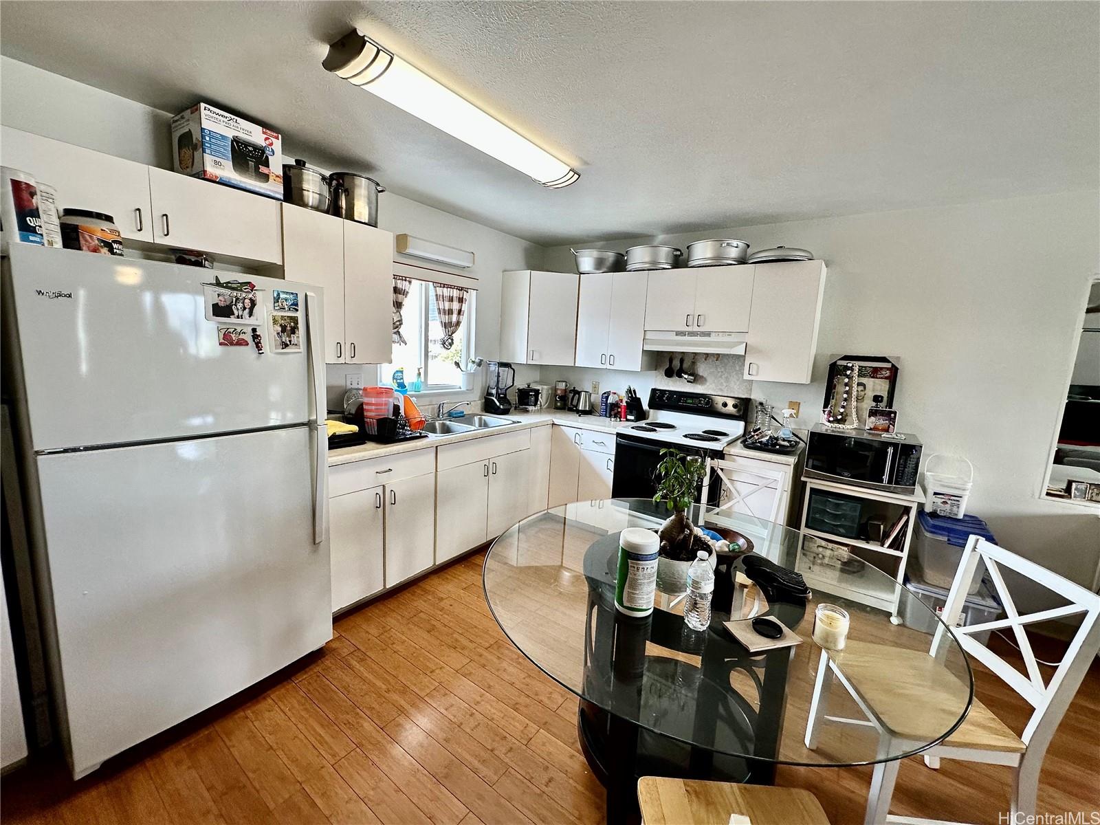 2205  Fern St Moiliili, Honolulu home - photo 7 of 13