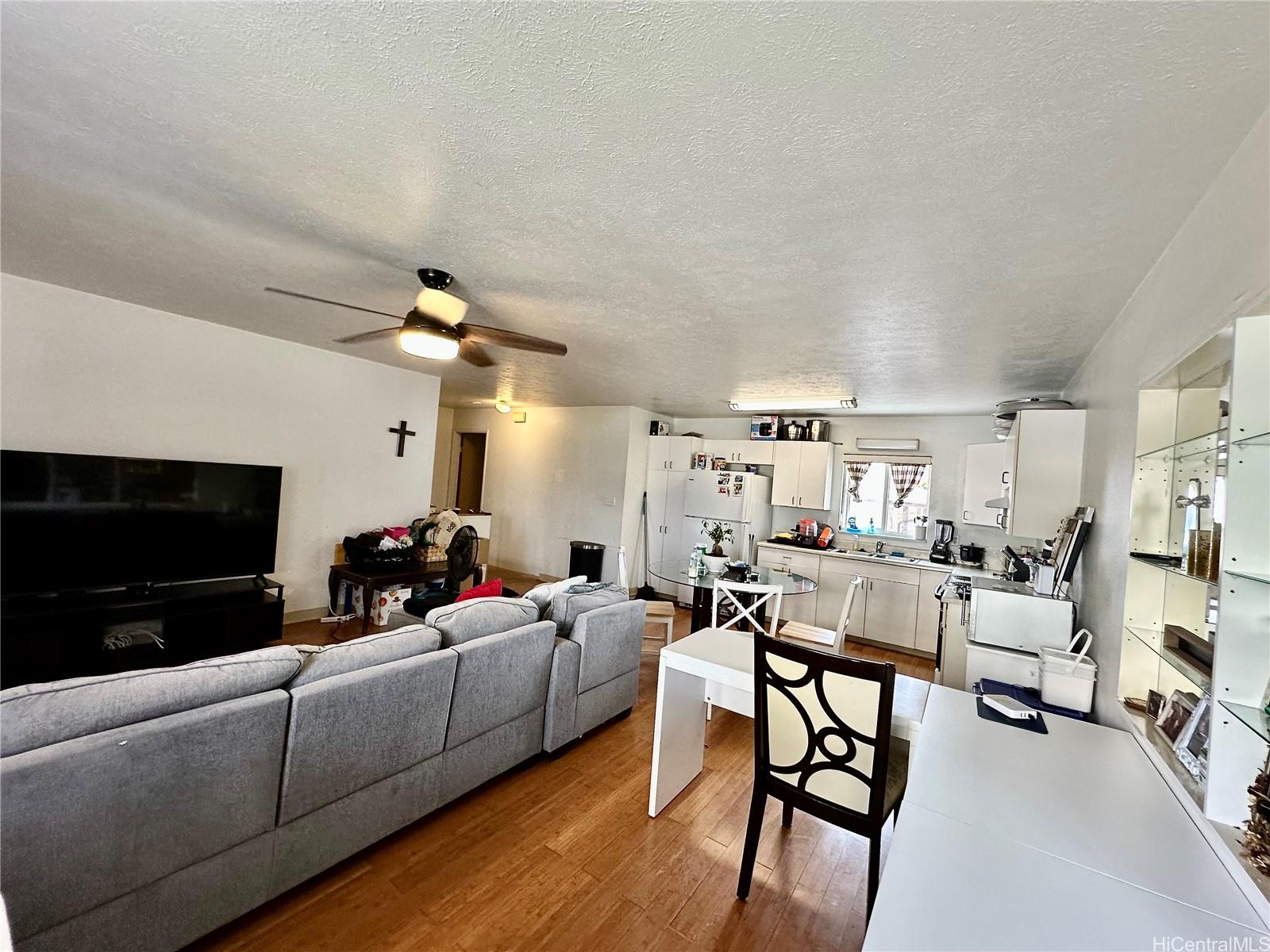 2205  Fern St Moiliili, Honolulu home - photo 8 of 13