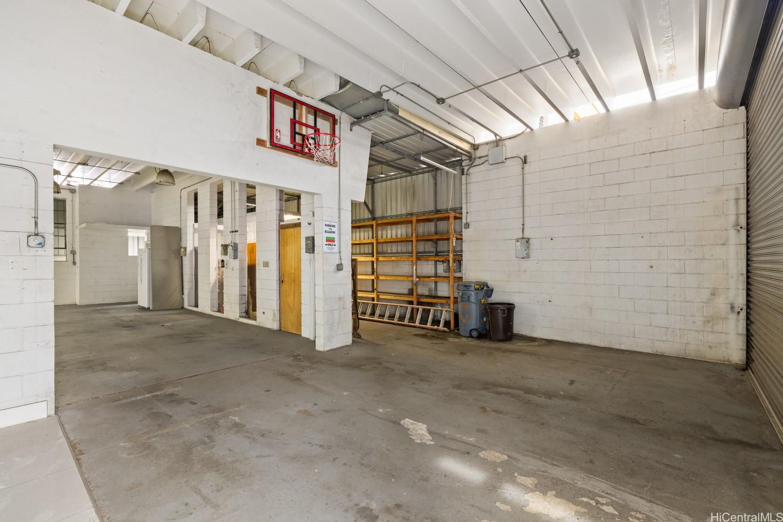 2209 Young Street Honolulu Oahu commercial real estate photo2 of 25