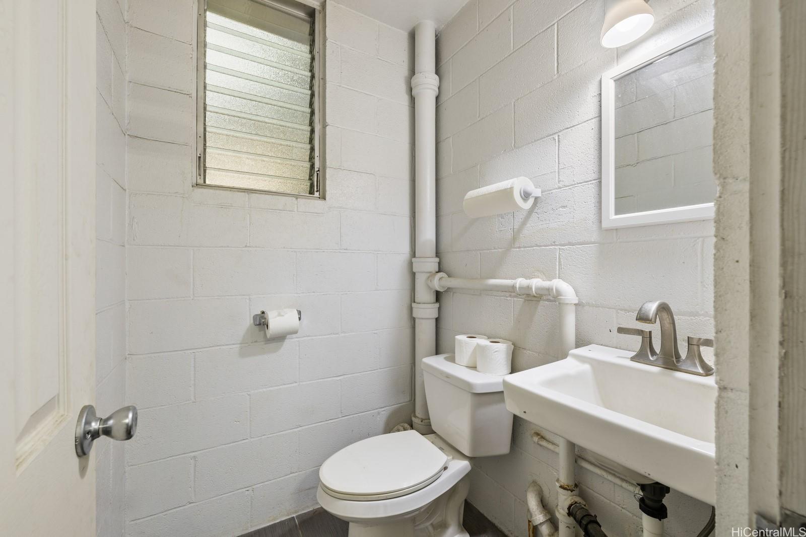 2209 Young Street Honolulu Oahu commercial real estate photo12 of 25