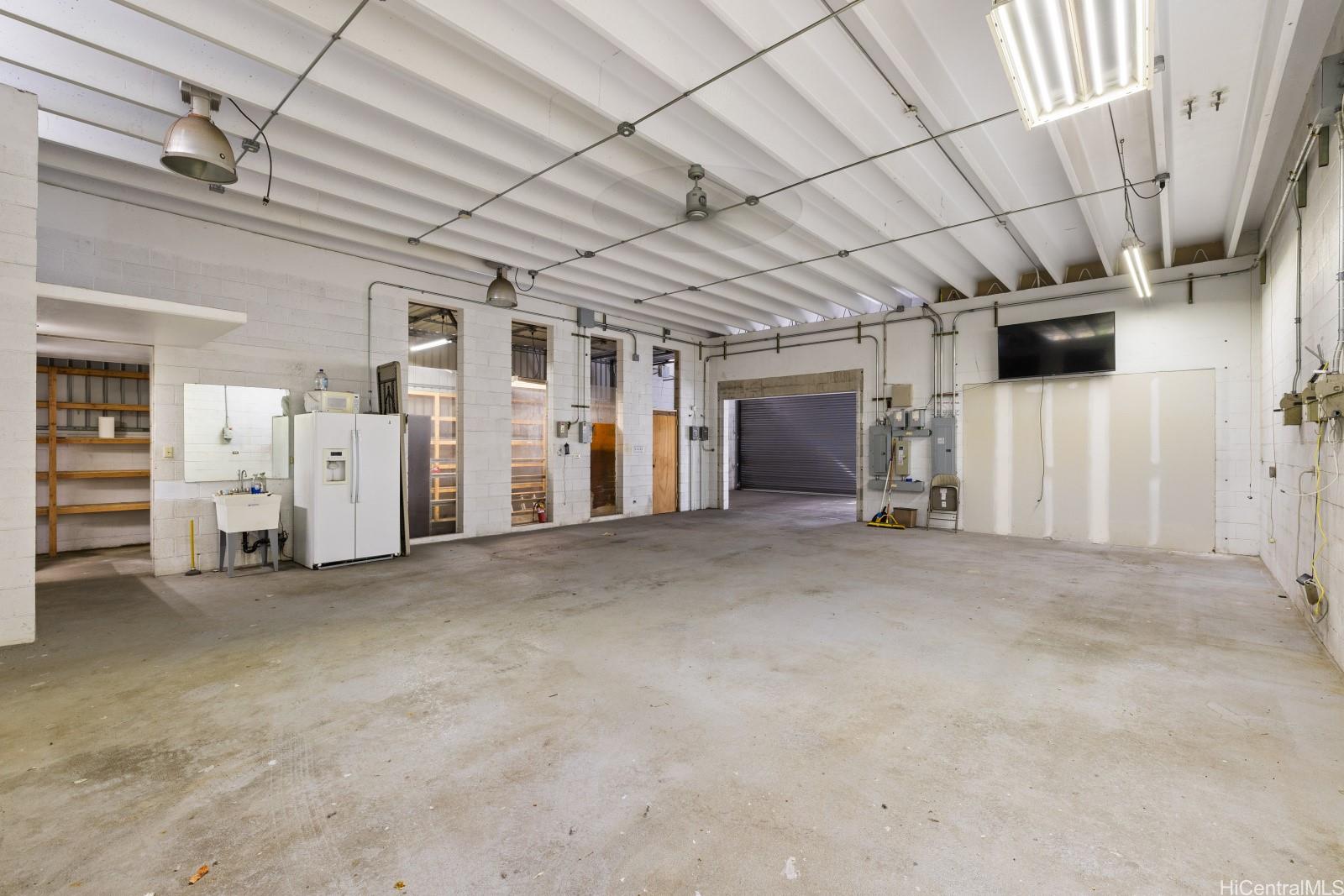 2209 Young Street Honolulu Oahu commercial real estate photo10 of 25