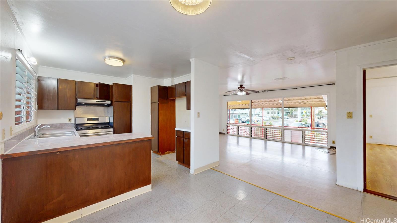 2210  School Street Kalihi-lower, Honolulu home - photo 2 of 25