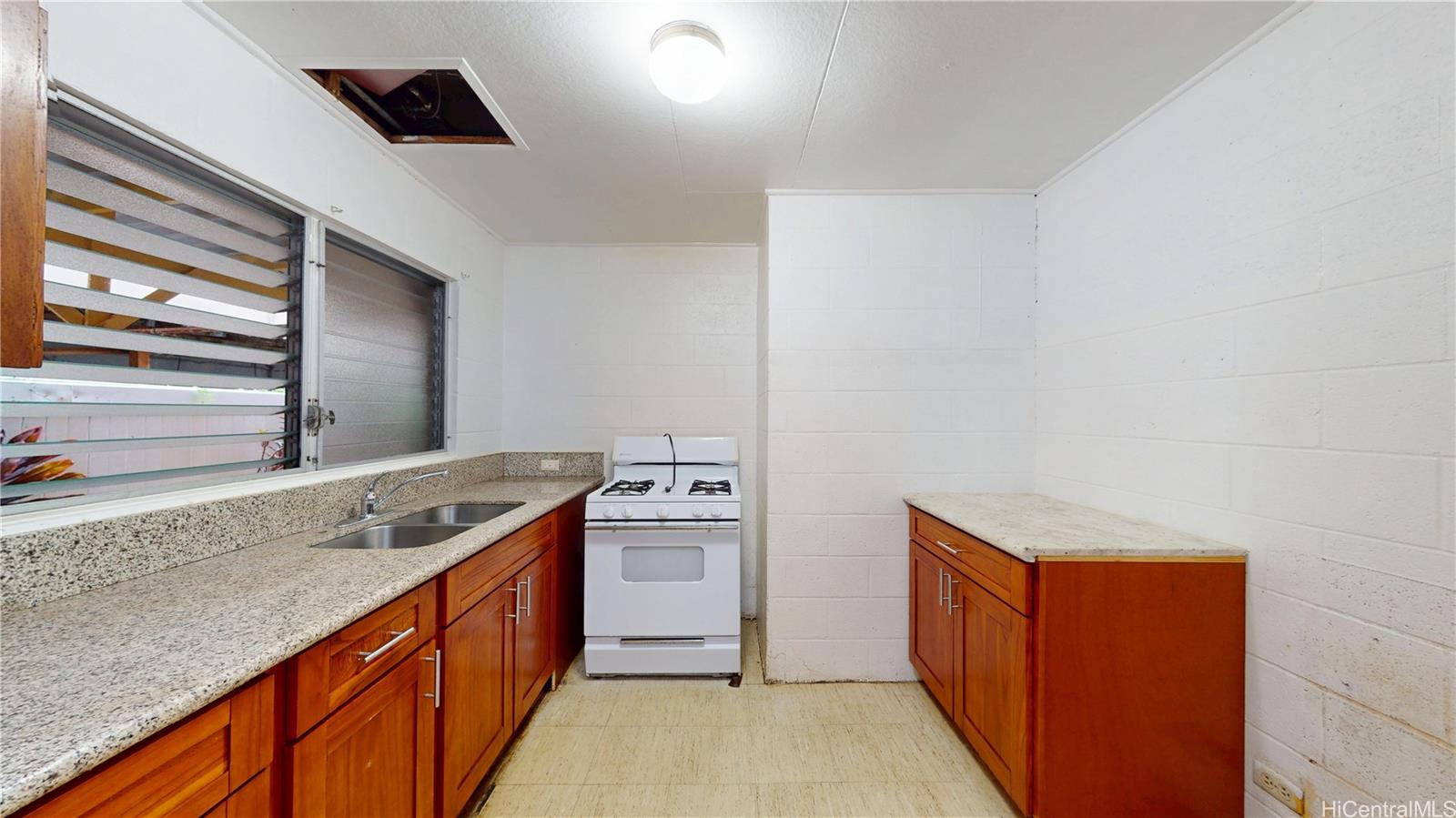 2210  School Street Kalihi-lower, Honolulu home - photo 16 of 25