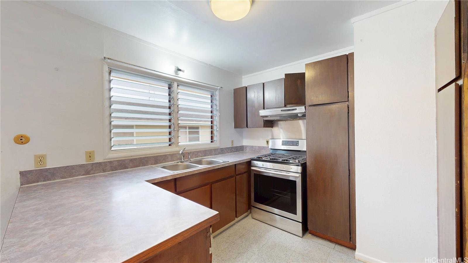 2210  School Street Kalihi-lower, Honolulu home - photo 3 of 25