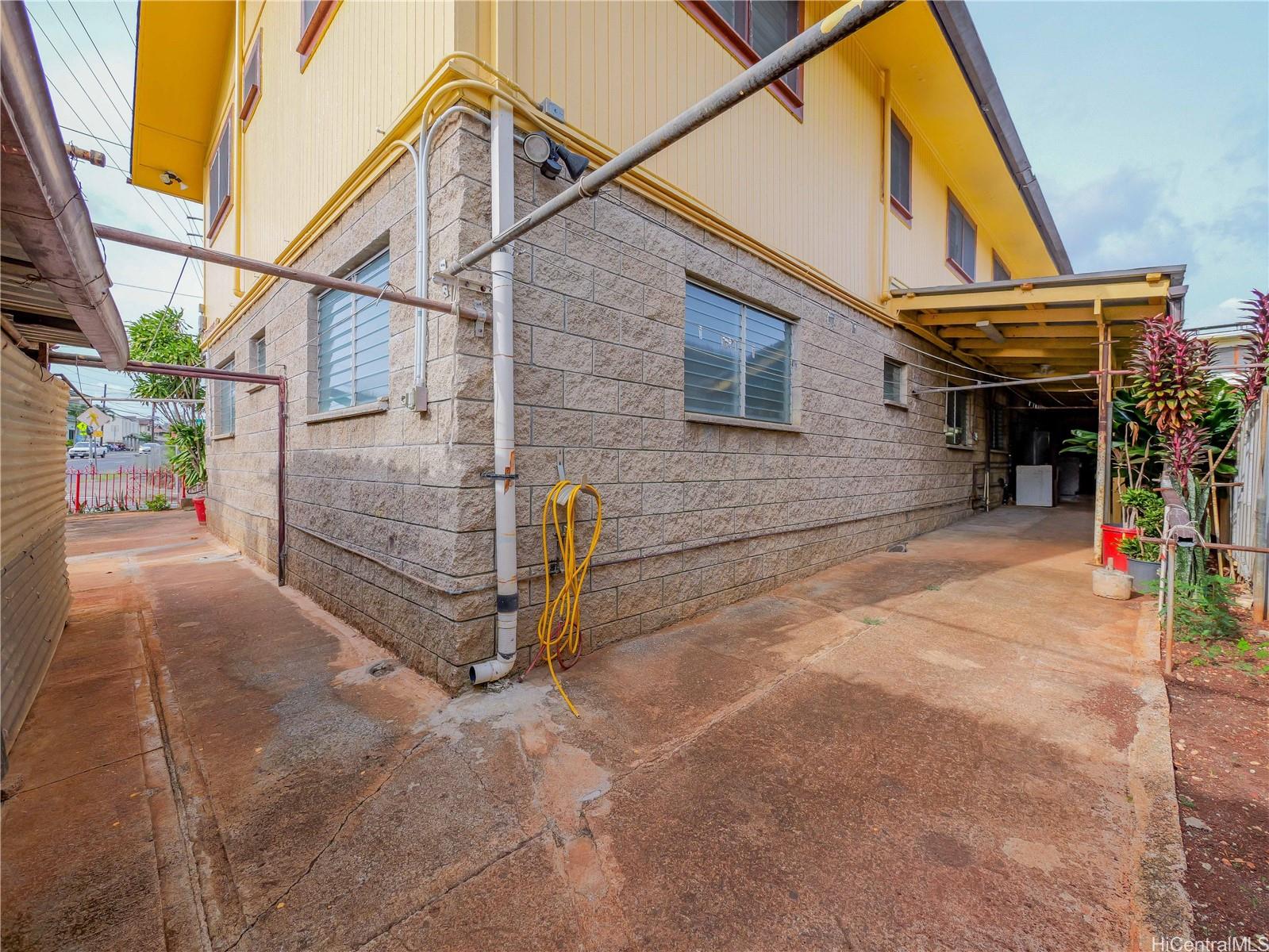 2210  School Street Kalihi-lower, Honolulu home - photo 23 of 25