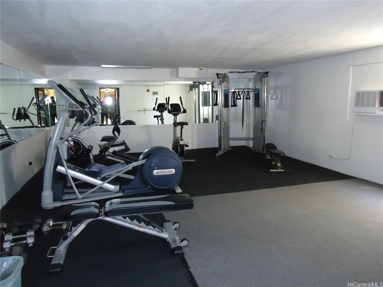 2211 Ala Wai Blvd Honolulu - Rental - photo 10 of 12