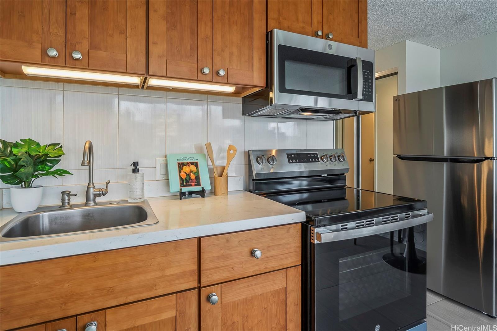 Aloha Lani condo # 1614, Honolulu, Hawaii - photo 7 of 20