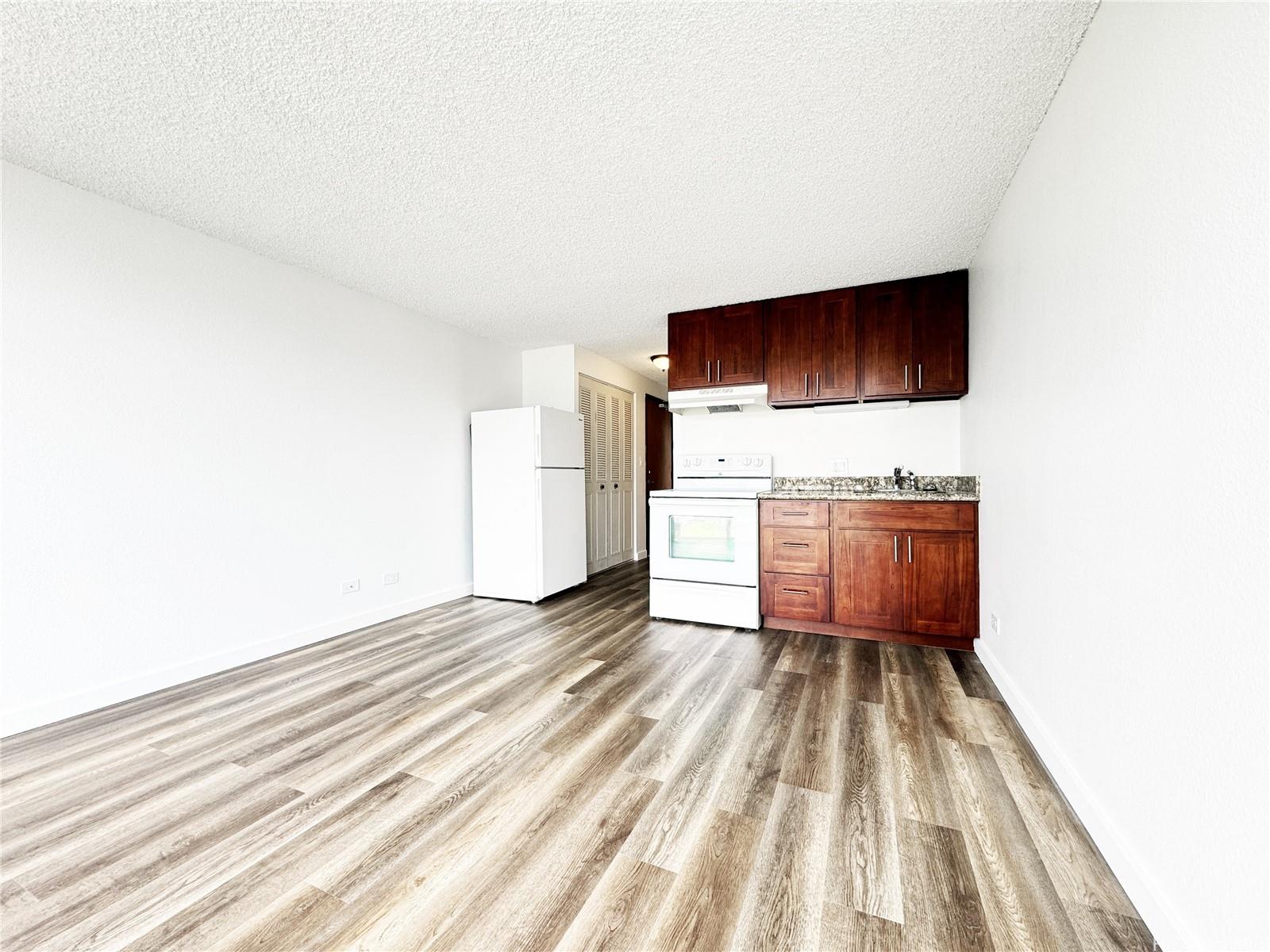 2211 Ala Wai Blvd Honolulu - Rental - photo 3 of 11