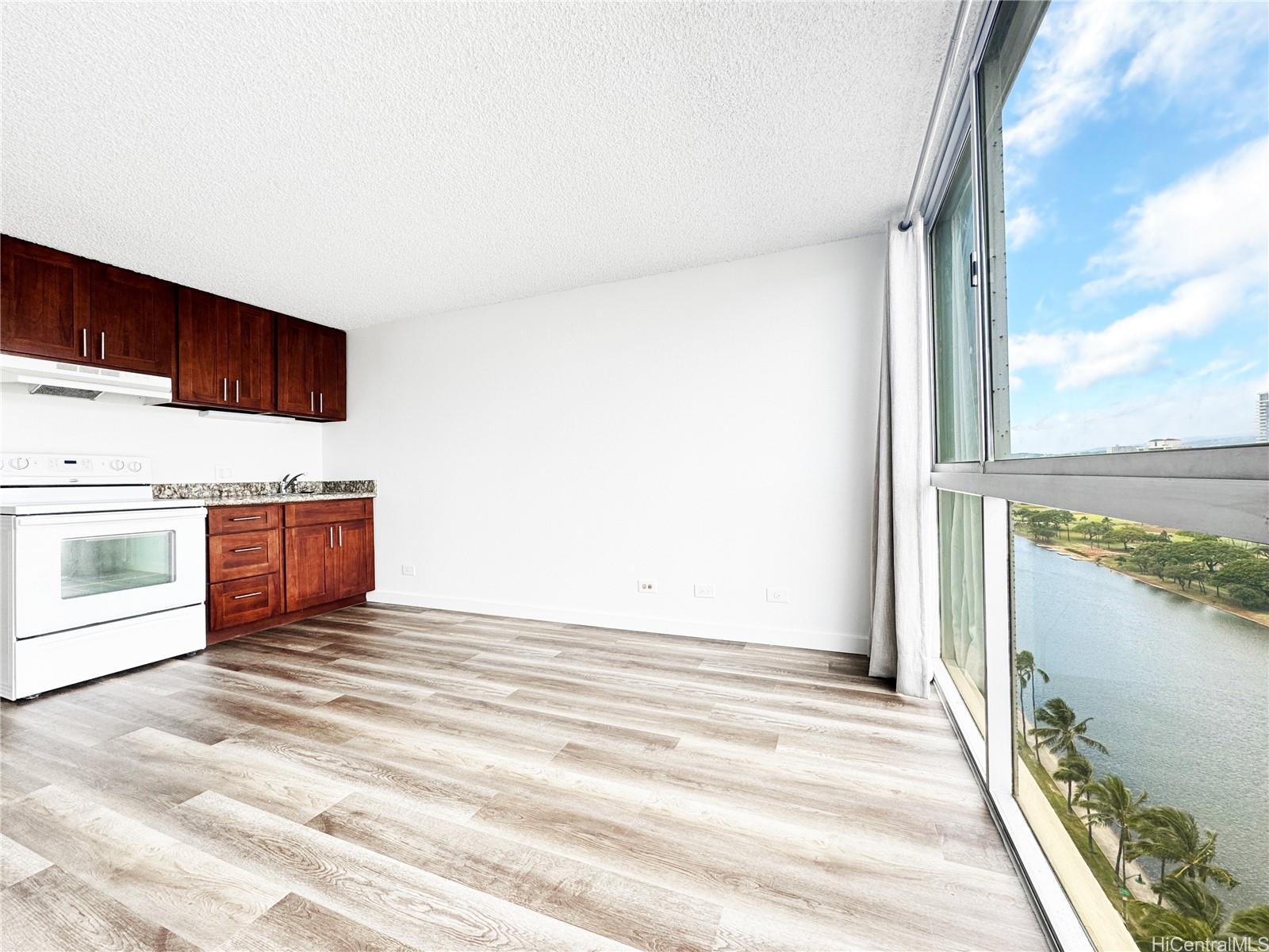 2211 Ala Wai Blvd Honolulu - Rental - photo 6 of 11