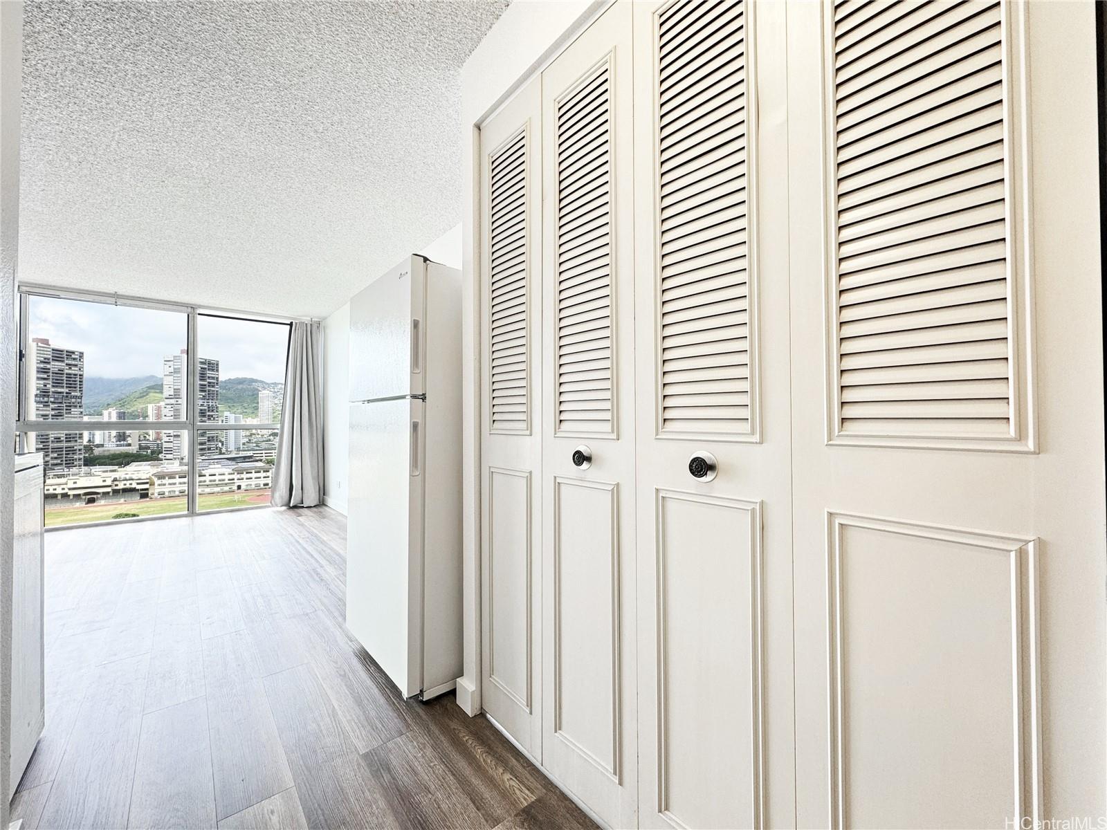 2211 Ala Wai Blvd Honolulu - Rental - photo 7 of 11