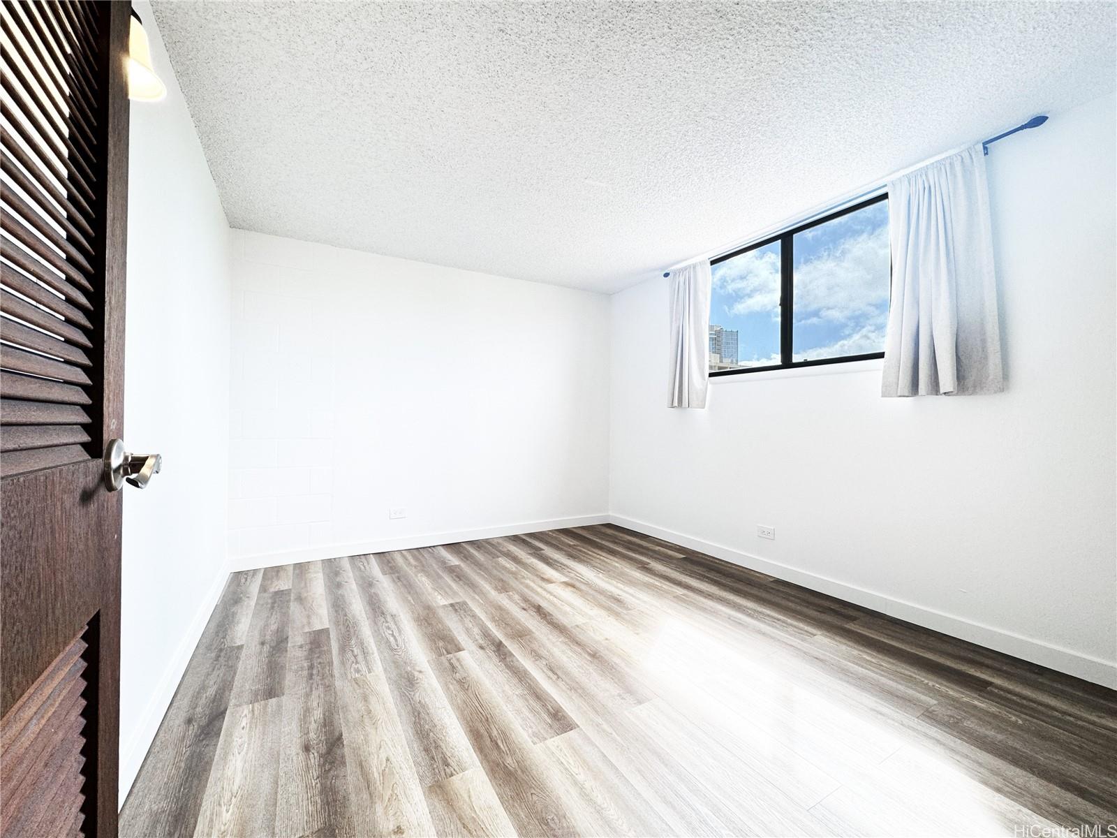 2211 Ala Wai Blvd Honolulu - Rental - photo 10 of 11