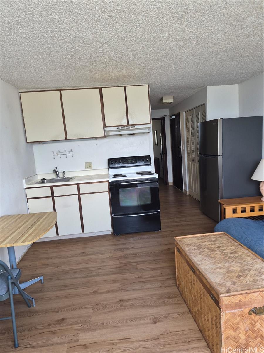 2211 Ala Wai Blvd Honolulu - Rental - photo 19 of 24