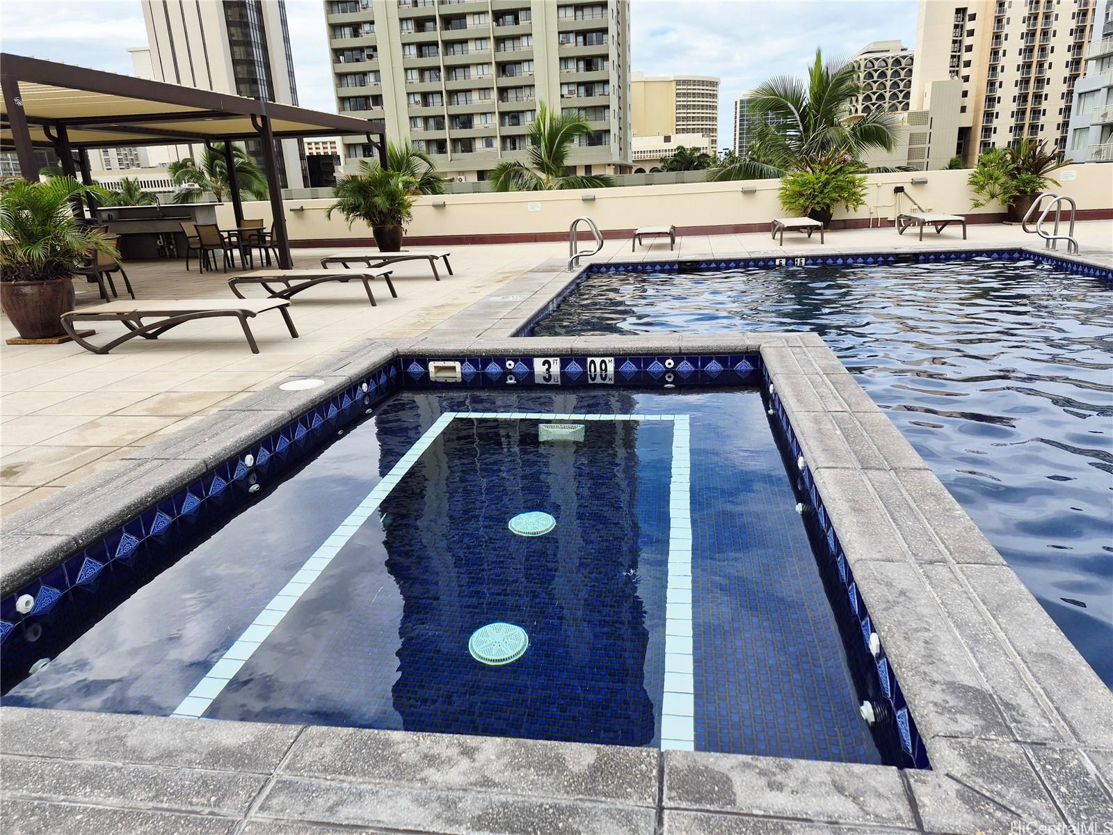 2211 Ala Wai Blvd Honolulu - Rental - photo 4 of 24