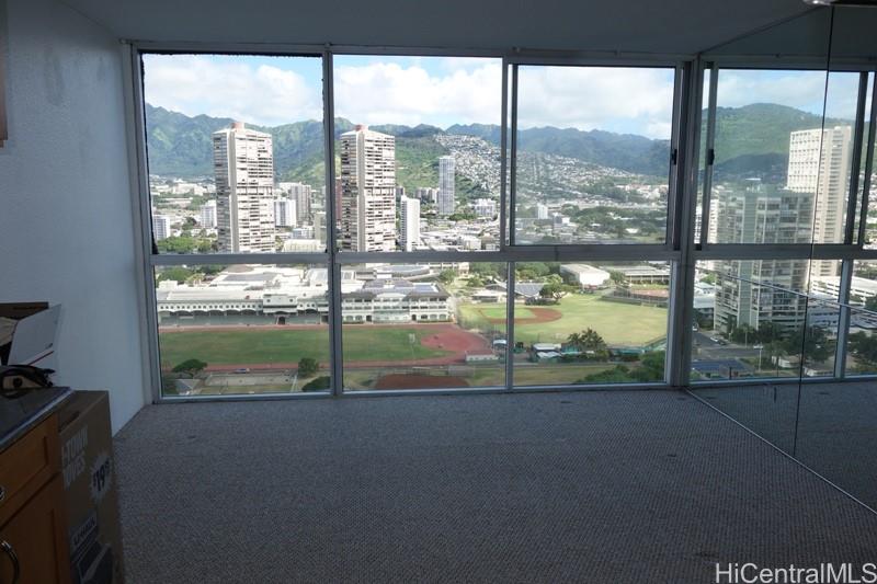 2211 Ala Wai Blvd Honolulu - Rental - photo 2 of 7