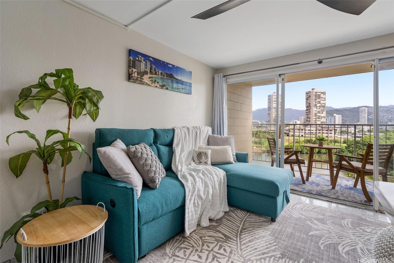 2211 Ala Wai Blvd Honolulu - Rental - photo 2 of 25