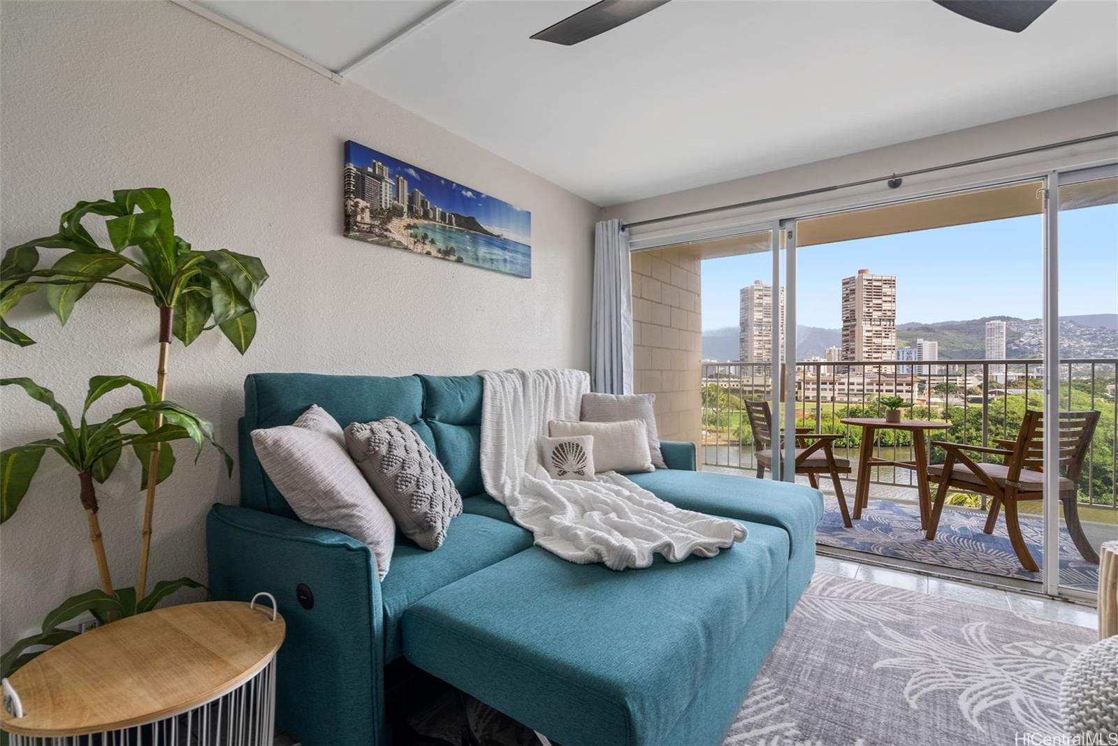 2211 Ala Wai Blvd Honolulu - Rental - photo 3 of 25