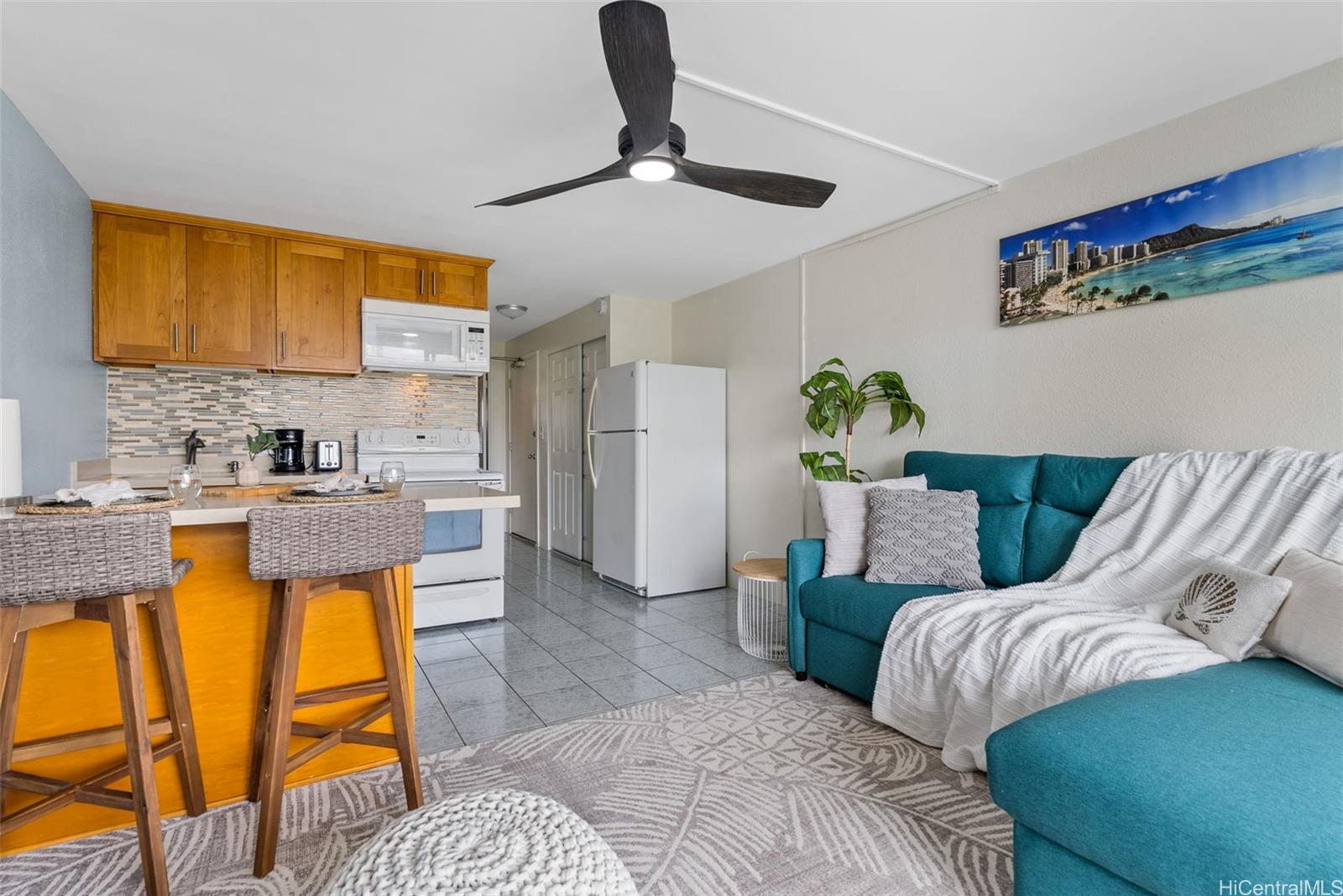 2211 Ala Wai Blvd Honolulu - Rental - photo 6 of 25