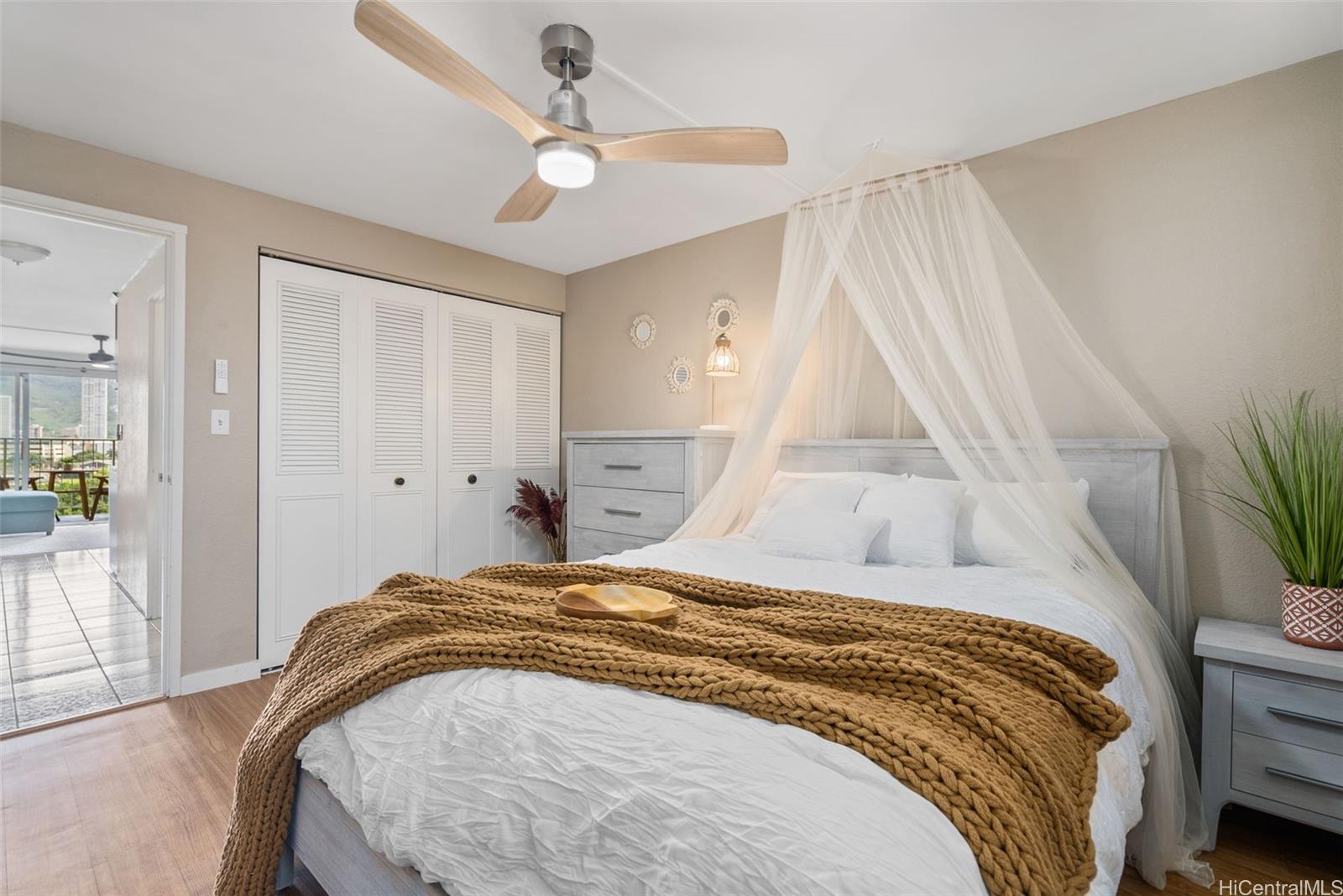 2211 Ala Wai Blvd Honolulu - Rental - photo 9 of 25