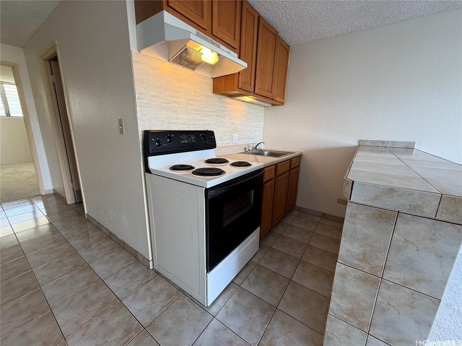 2211 Ala Wai Blvd Honolulu - Rental - photo 2 of 8