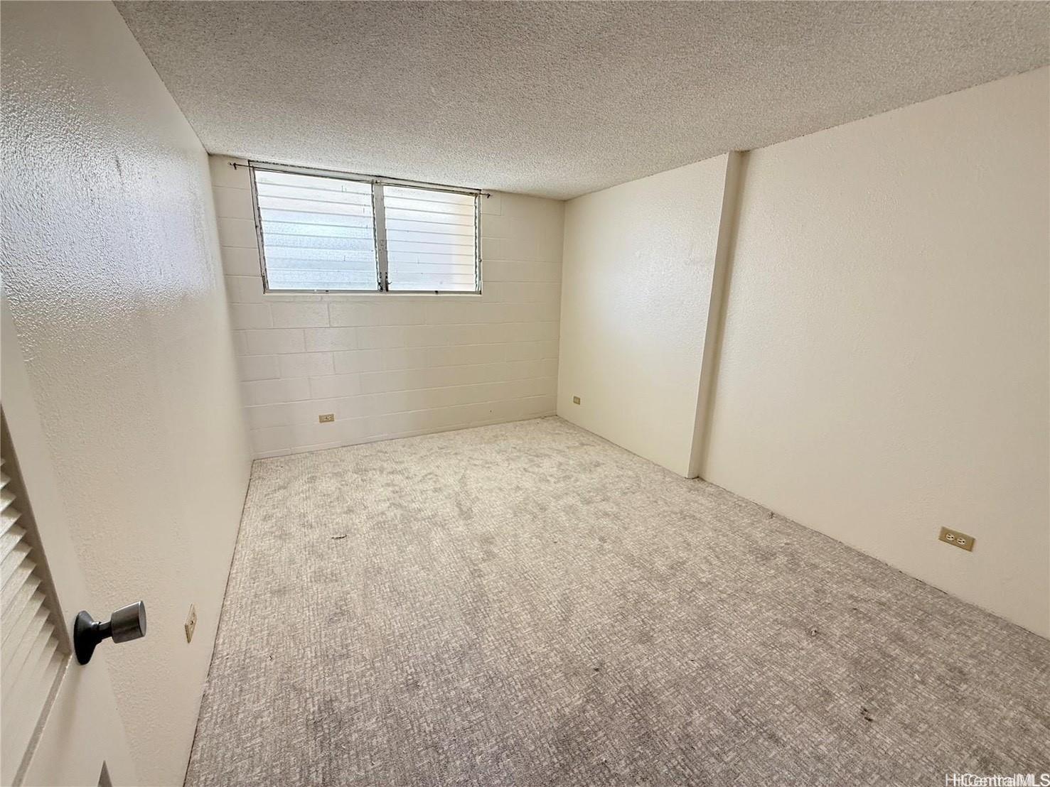 2211 Ala Wai Blvd Honolulu - Rental - photo 4 of 8