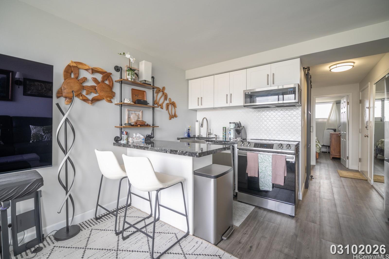 2211 Ala Wai Blvd Honolulu - Rental - photo 11 of 20