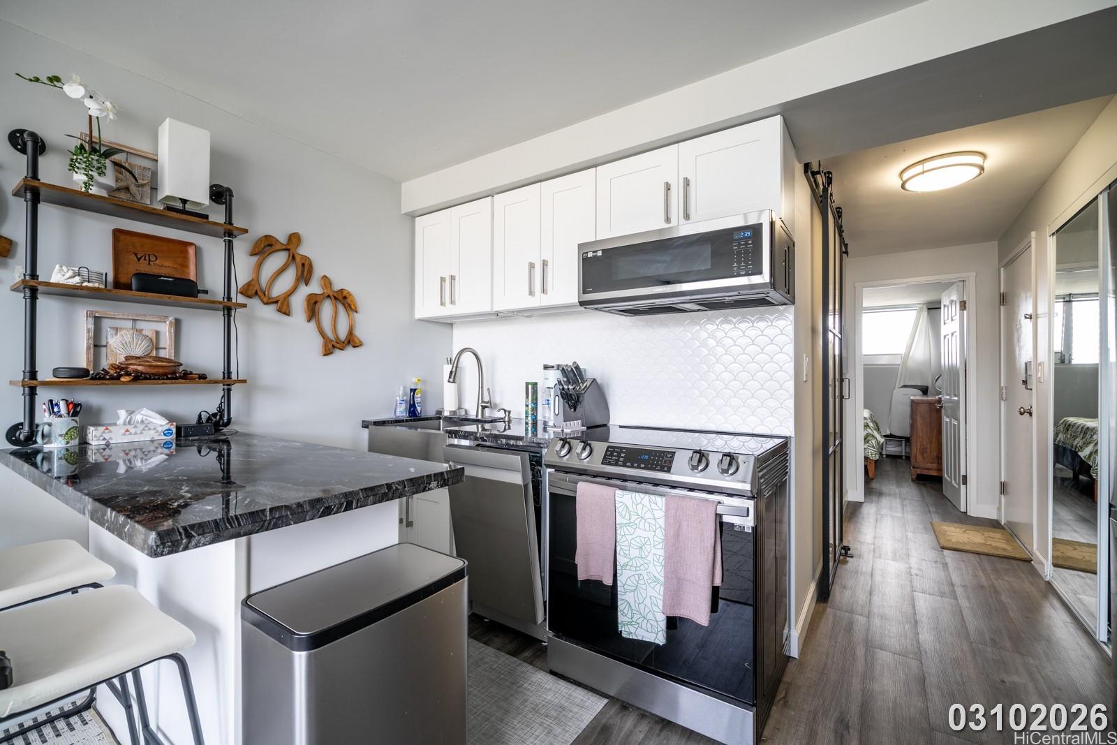 2211 Ala Wai Blvd Honolulu - Rental - photo 8 of 20