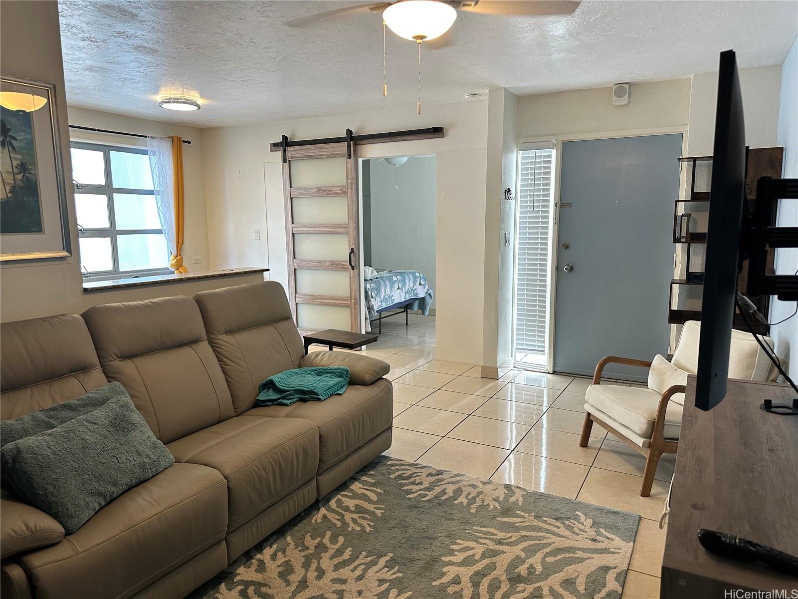 2211 Ala Wai Blvd Honolulu - Rental - photo 3 of 17