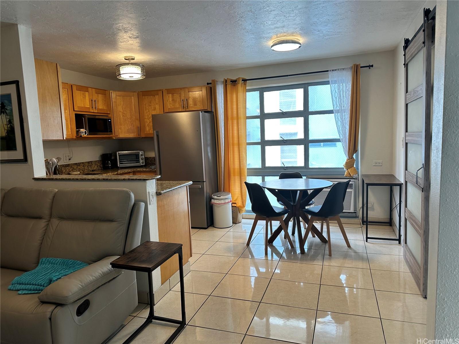 2211 Ala Wai Blvd Honolulu - Rental - photo 4 of 17