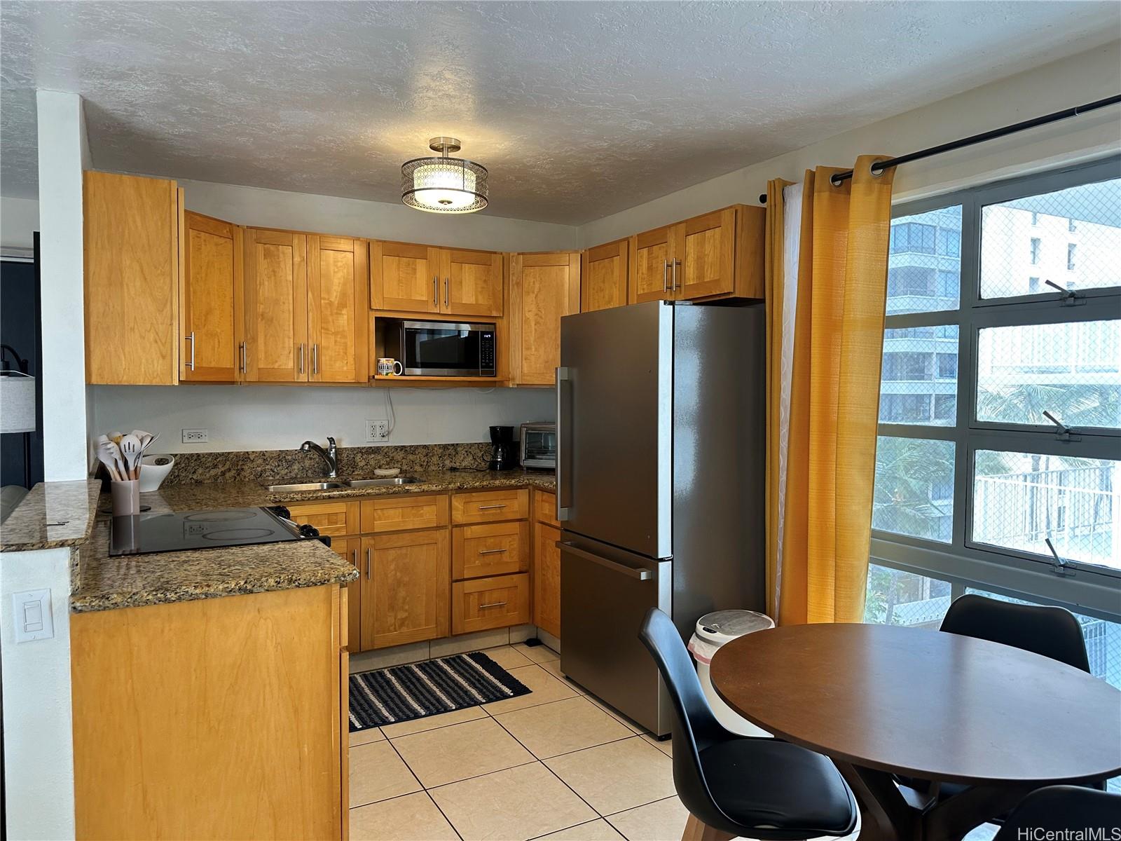 2211 Ala Wai Blvd Honolulu - Rental - photo 6 of 17