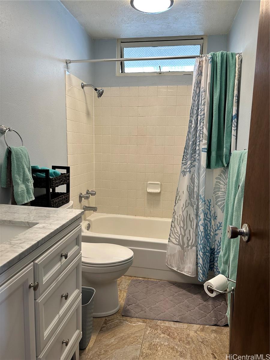 2211 Ala Wai Blvd Honolulu - Rental - photo 7 of 17