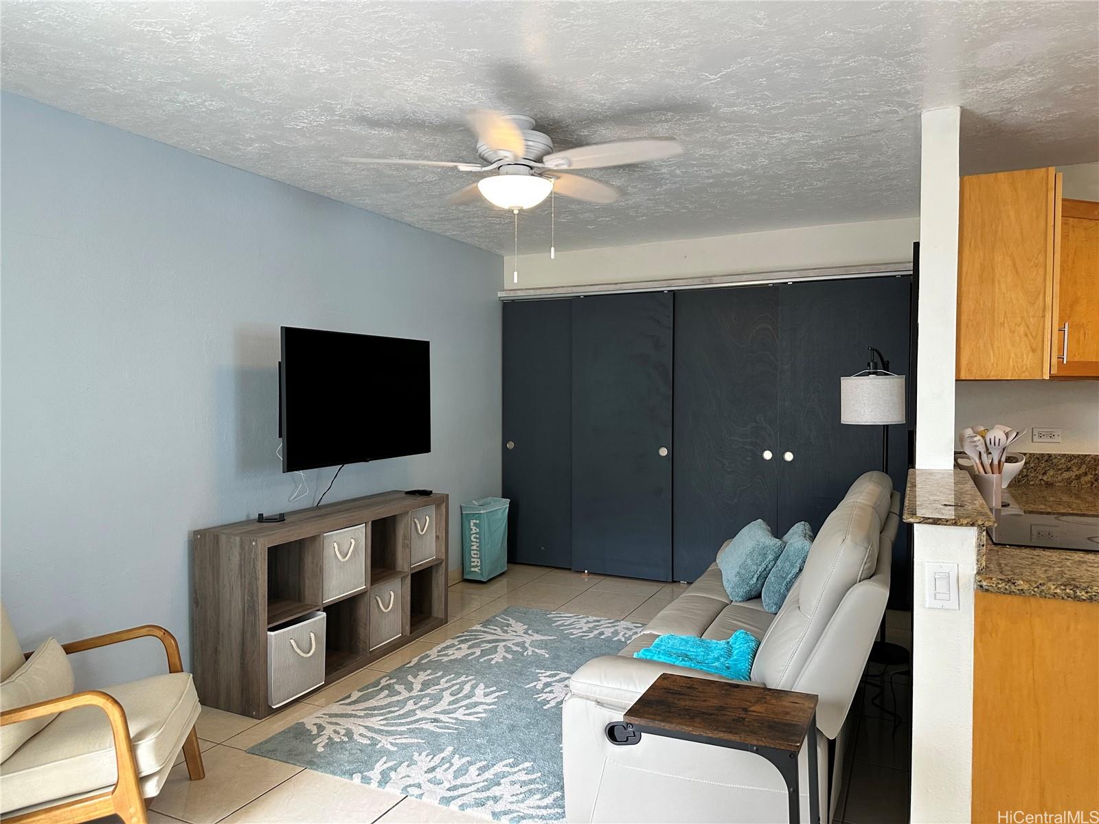 2211 Ala Wai Blvd Honolulu - Rental - photo 9 of 17