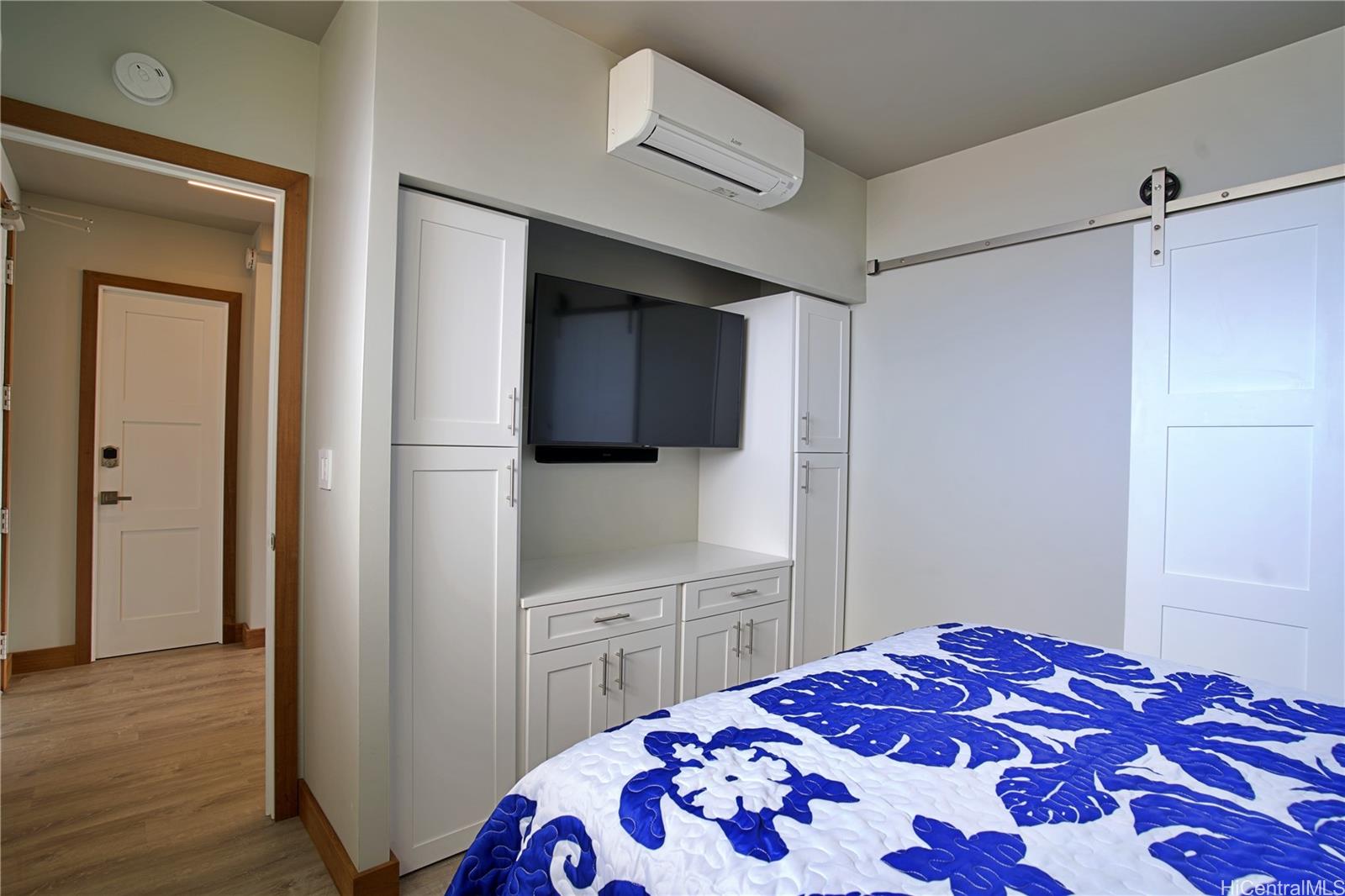 2211 Ala Wai Blvd Honolulu - Rental - photo 13 of 24