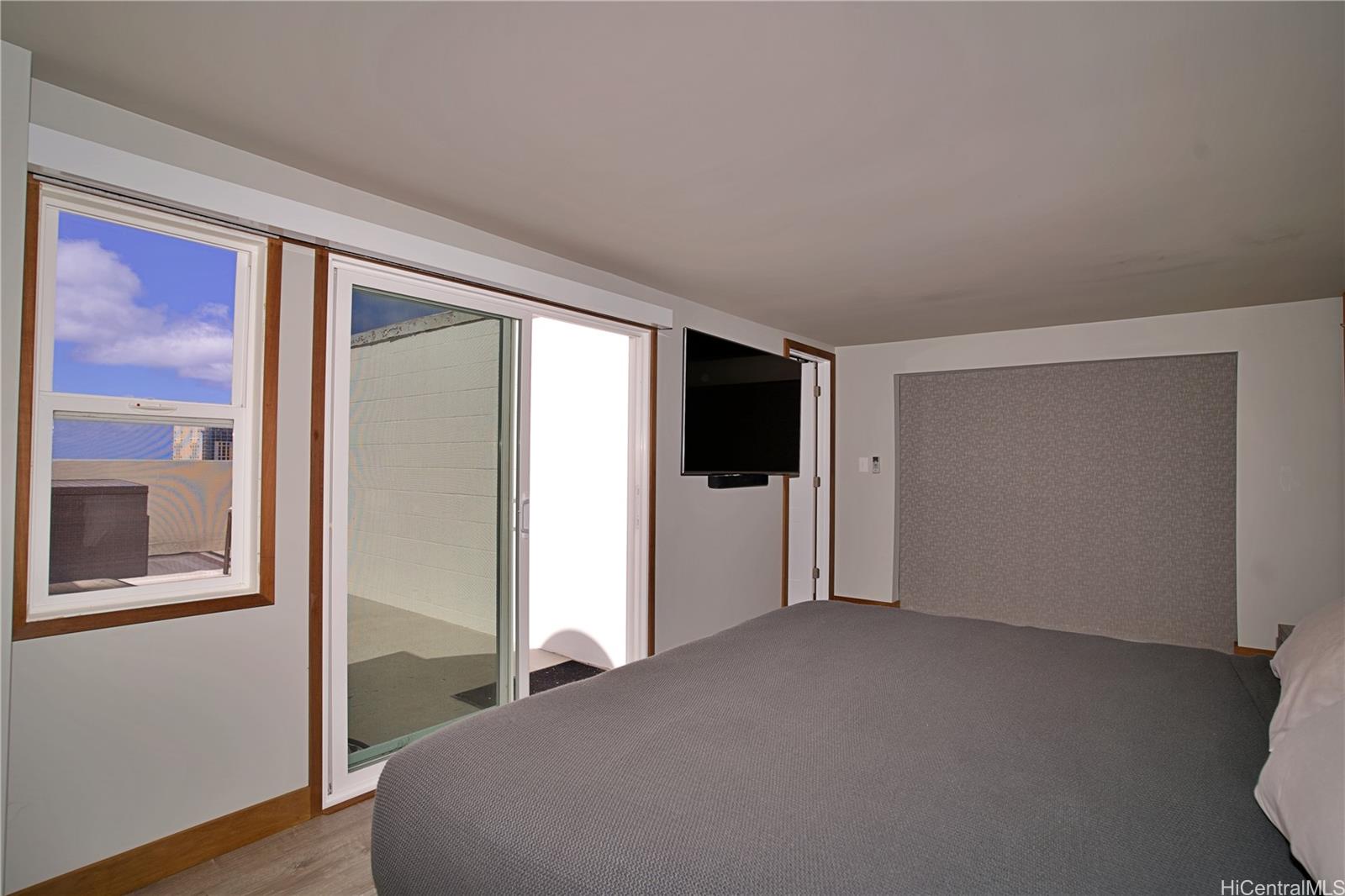 2211 Ala Wai Blvd Honolulu - Rental - photo 18 of 24