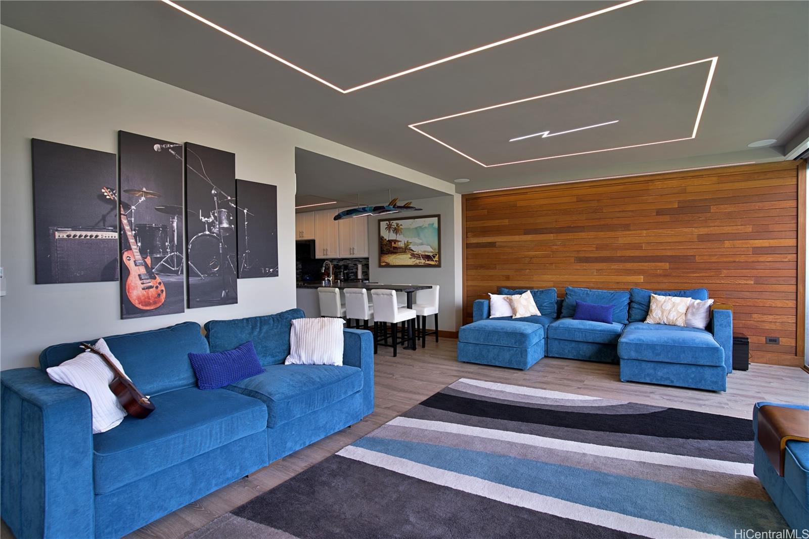 2211 Ala Wai Blvd Honolulu - Rental - photo 3 of 24