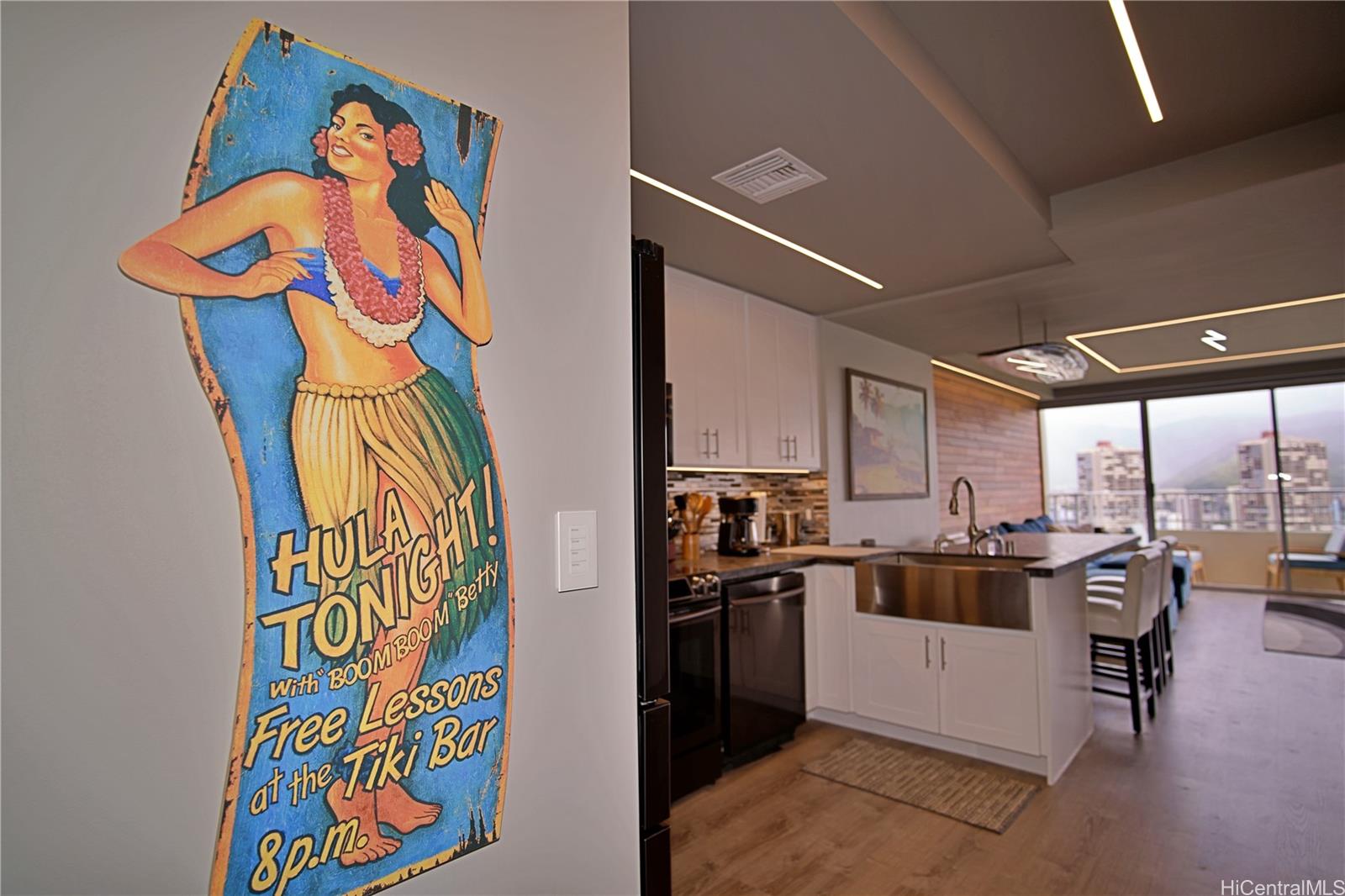 2211 Ala Wai Blvd Honolulu - Rental - photo 4 of 24