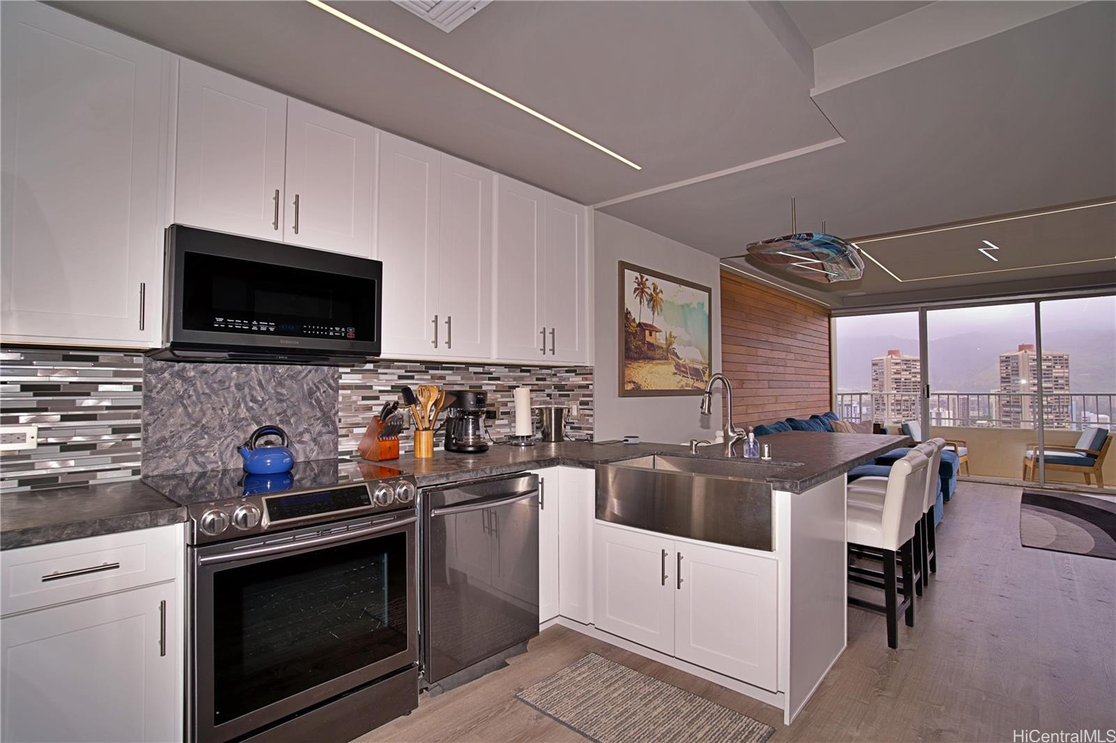 2211 Ala Wai Blvd Honolulu - Rental - photo 5 of 24