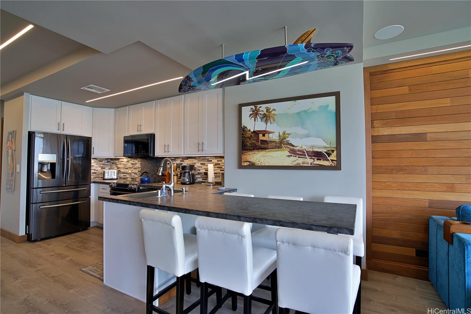 2211 Ala Wai Blvd Honolulu - Rental - photo 6 of 24