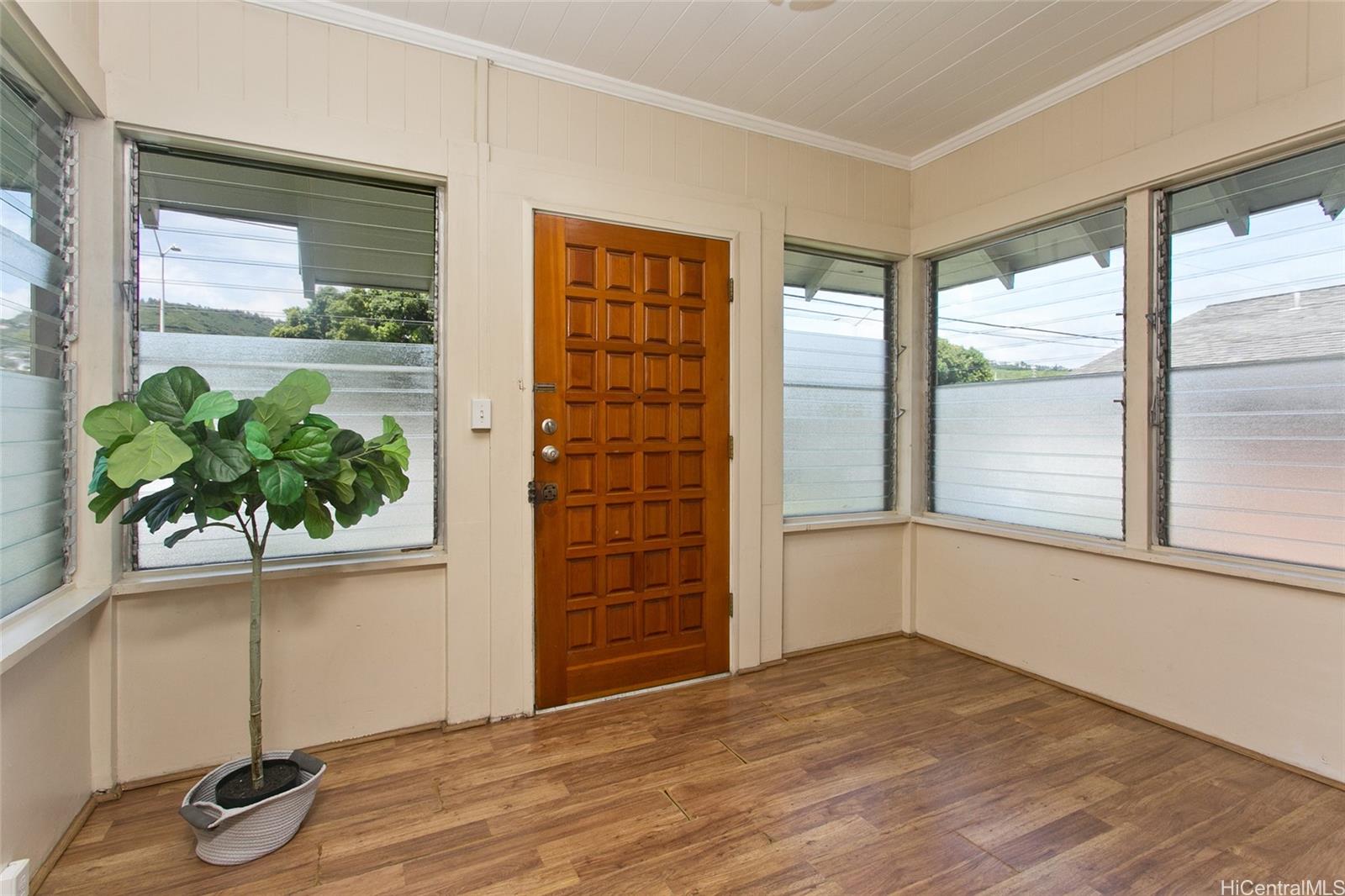 2211  Bingham Street Moiliili, Honolulu home - photo 2 of 23