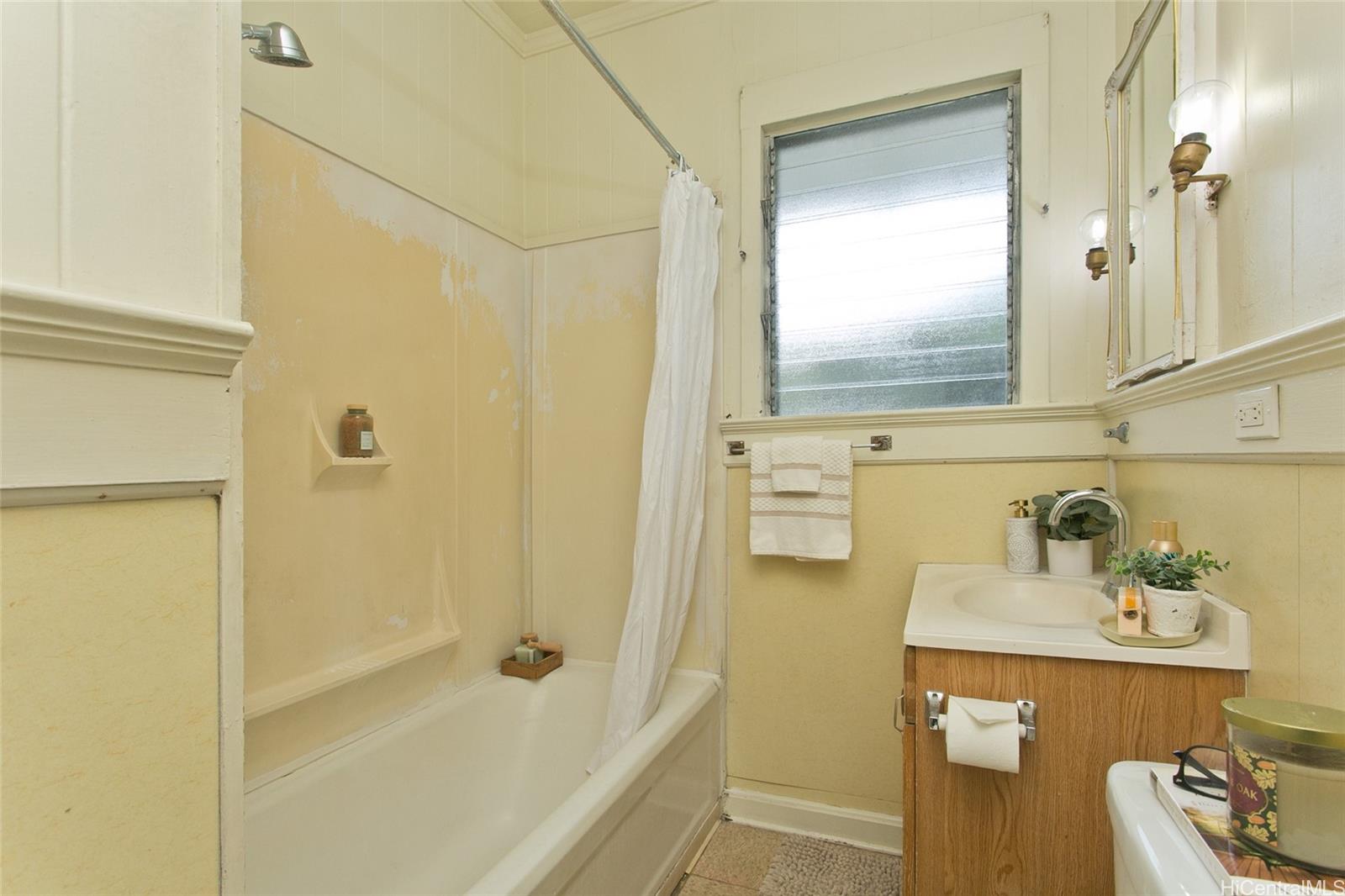 2211  Bingham Street Moiliili, Honolulu home - photo 12 of 23