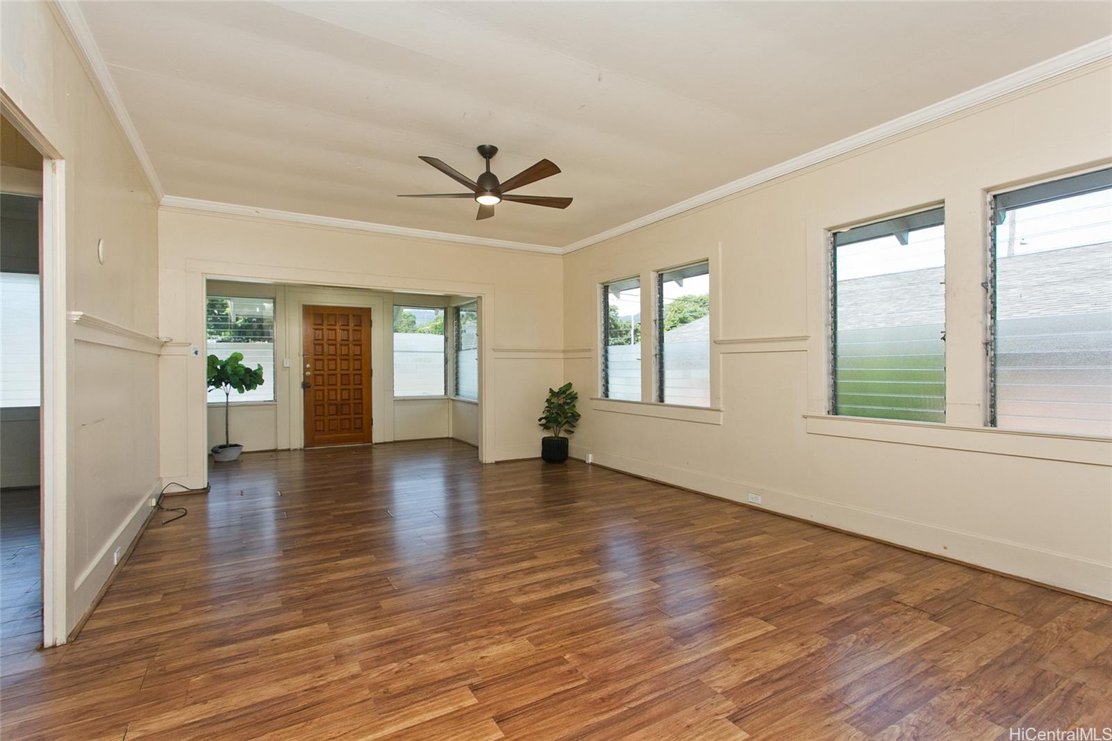 2211  Bingham Street Moiliili, Honolulu home - photo 3 of 23