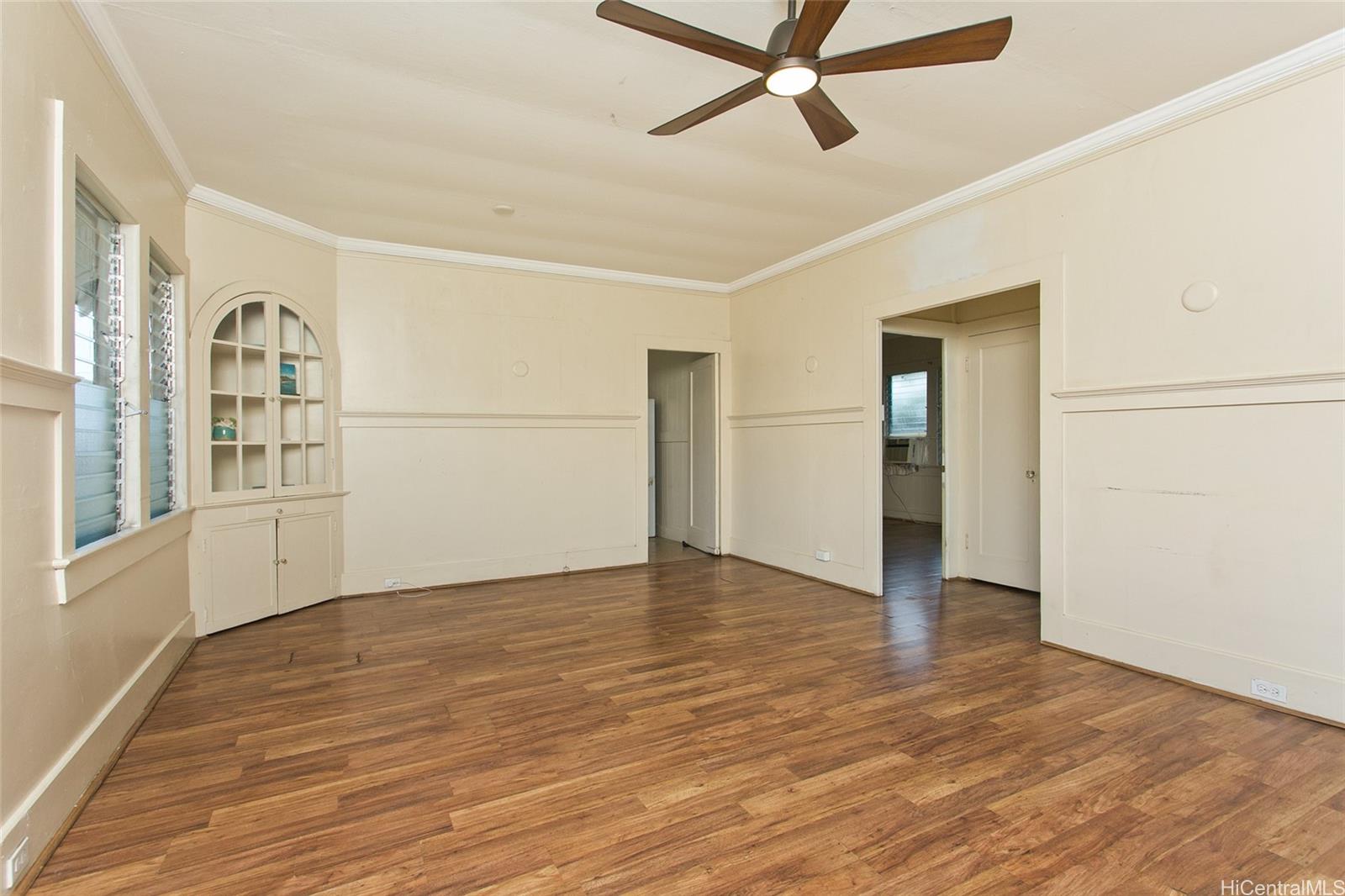 2211  Bingham Street Moiliili, Honolulu home - photo 6 of 23