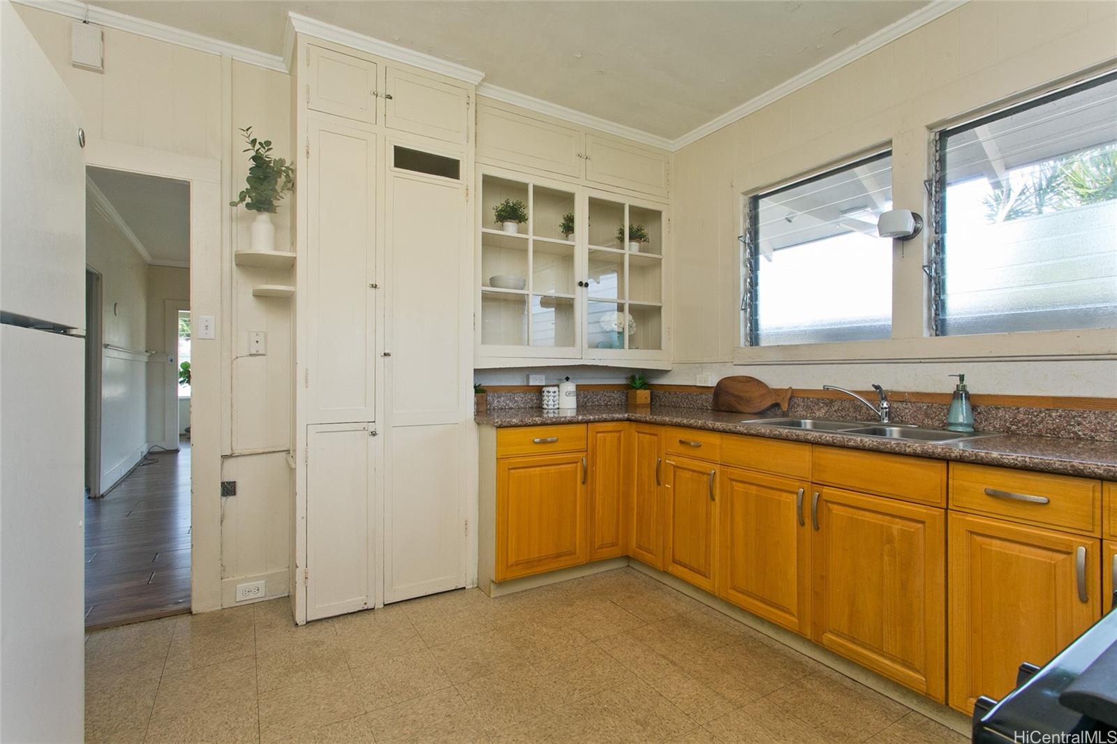 2211  Bingham Street Moiliili, Honolulu home - photo 8 of 23