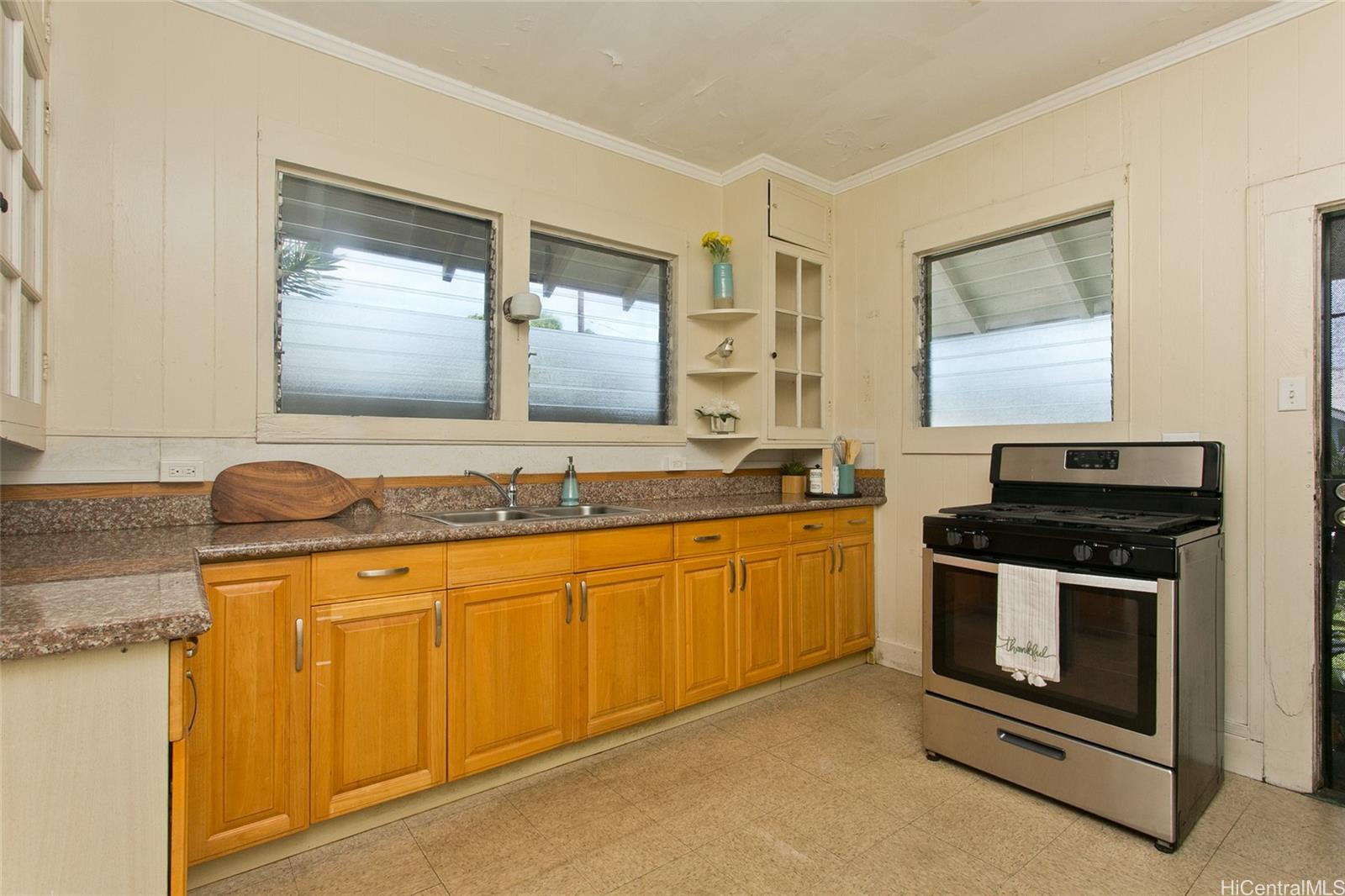 2211  Bingham Street Moiliili, Honolulu home - photo 9 of 23