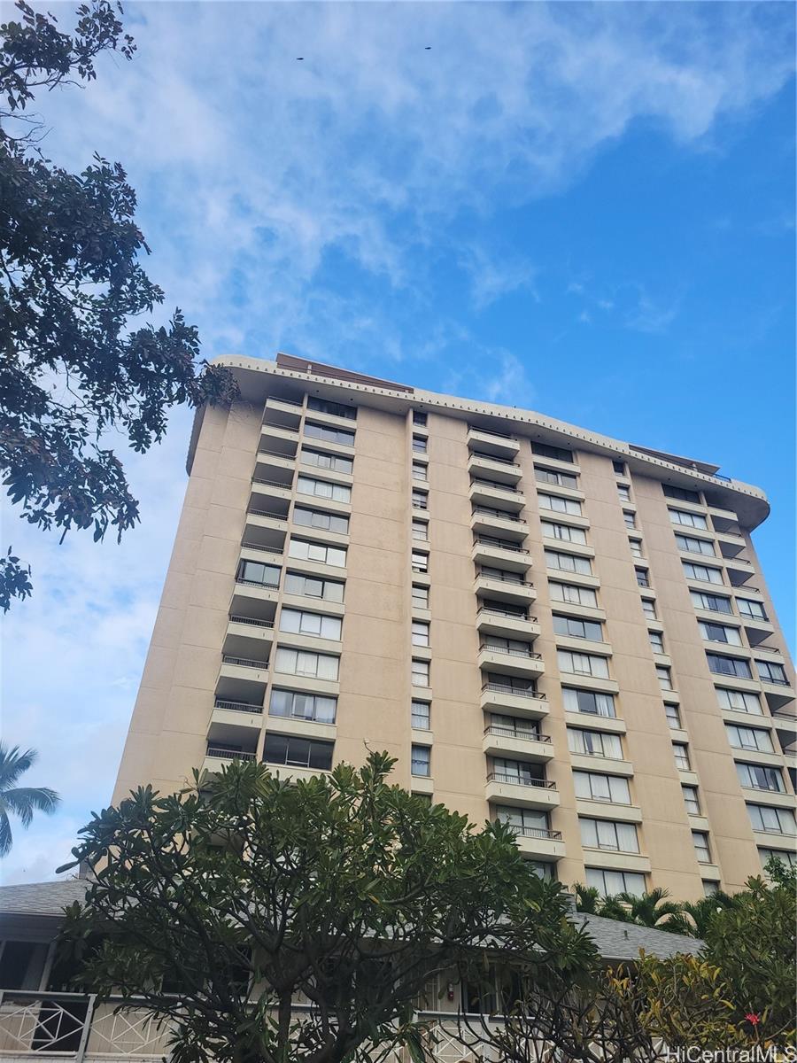Aloha Towers condo # 1104 (11M), Honolulu, Hawaii - photo 2 of 17
