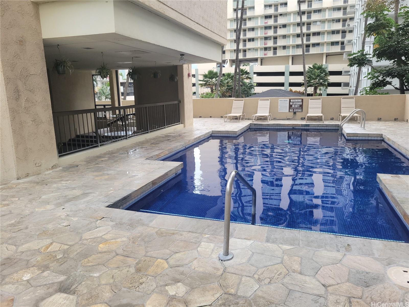 Aloha Towers condo # 1104 (11M), Honolulu, Hawaii - photo 14 of 17