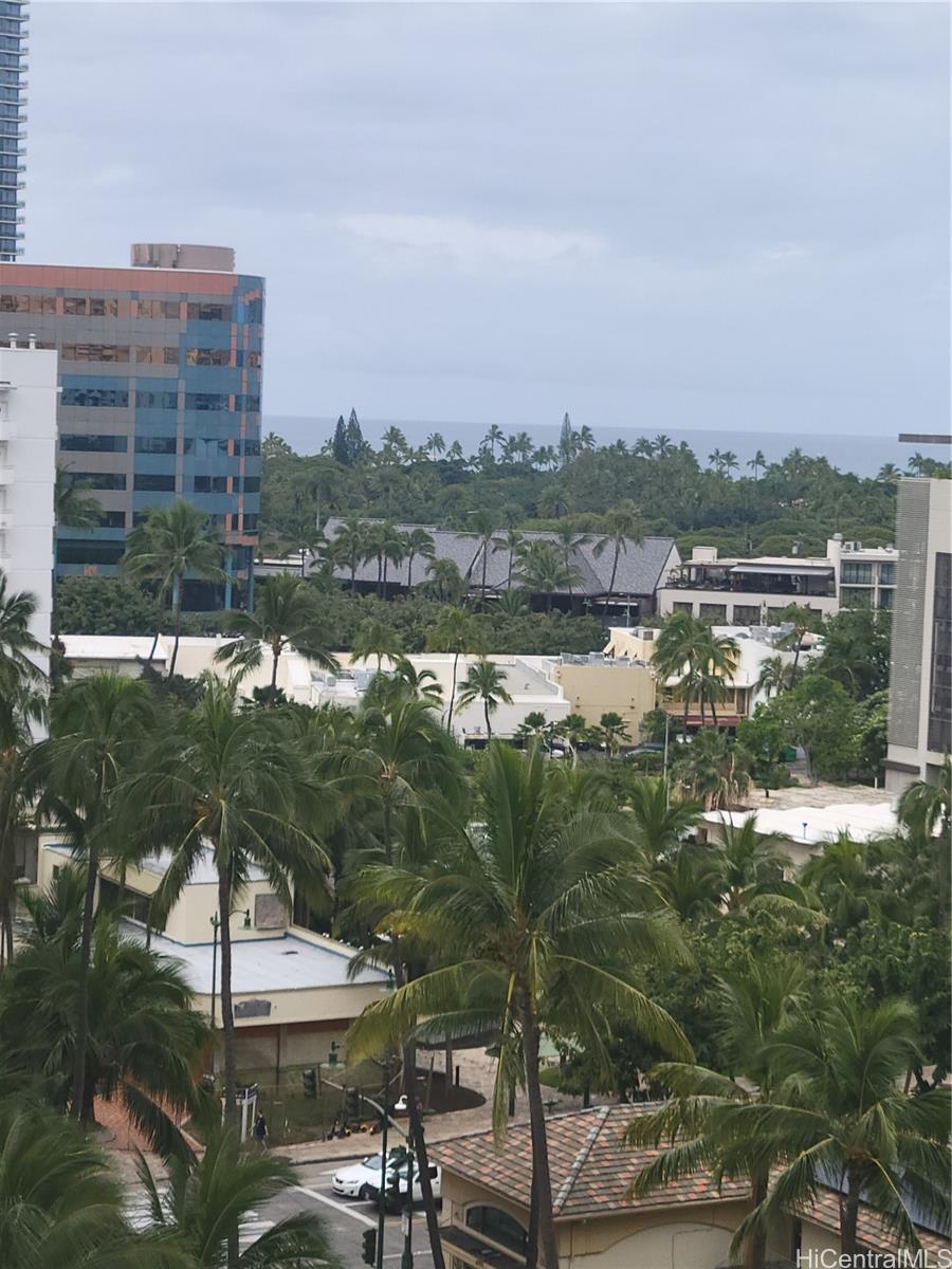Aloha Towers condo # 1104 (11M), Honolulu, Hawaii - photo 3 of 17