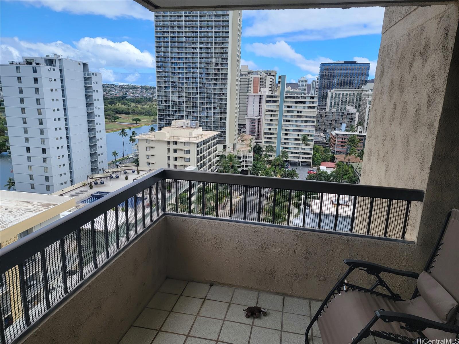 Aloha Towers condo # 1702, Honolulu, Hawaii - photo 2 of 12