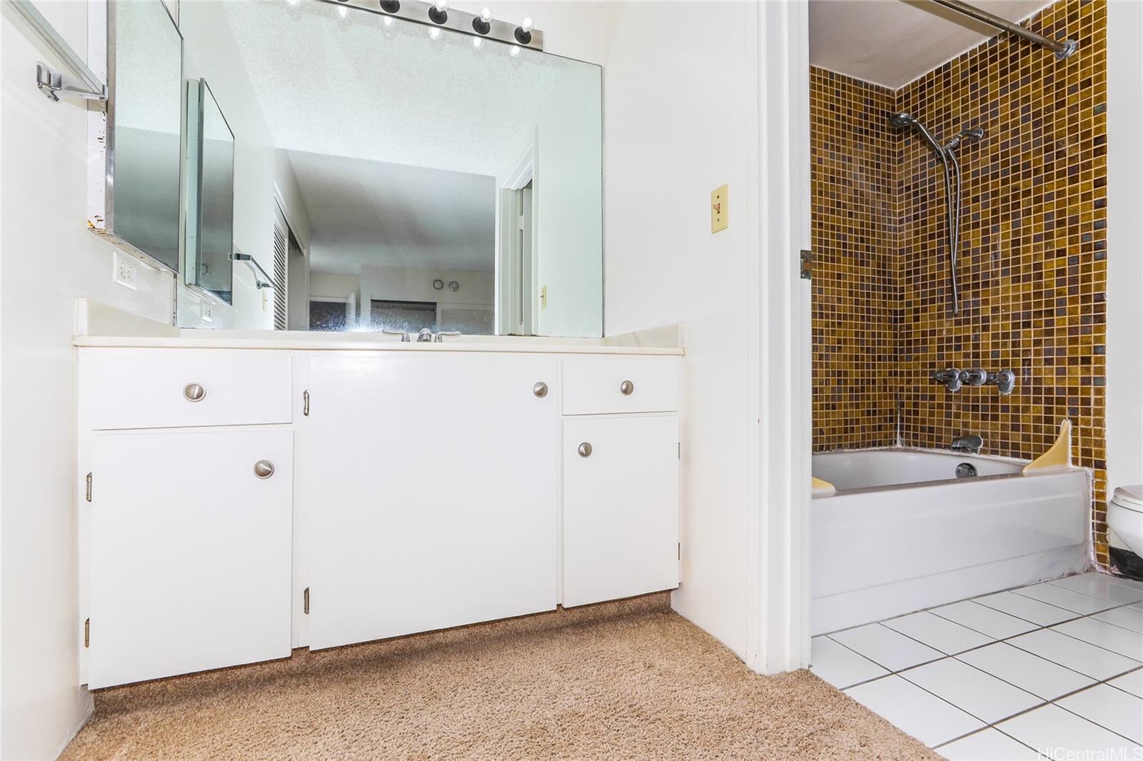 Aloha Towers condo # DH1205, Honolulu, Hawaii - photo 12 of 25